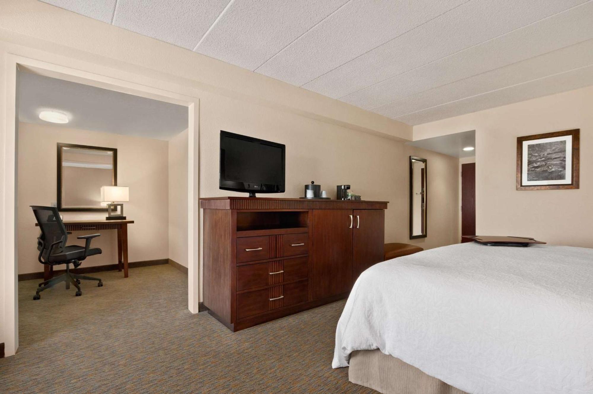 1 King Bed with Office Non Smoking