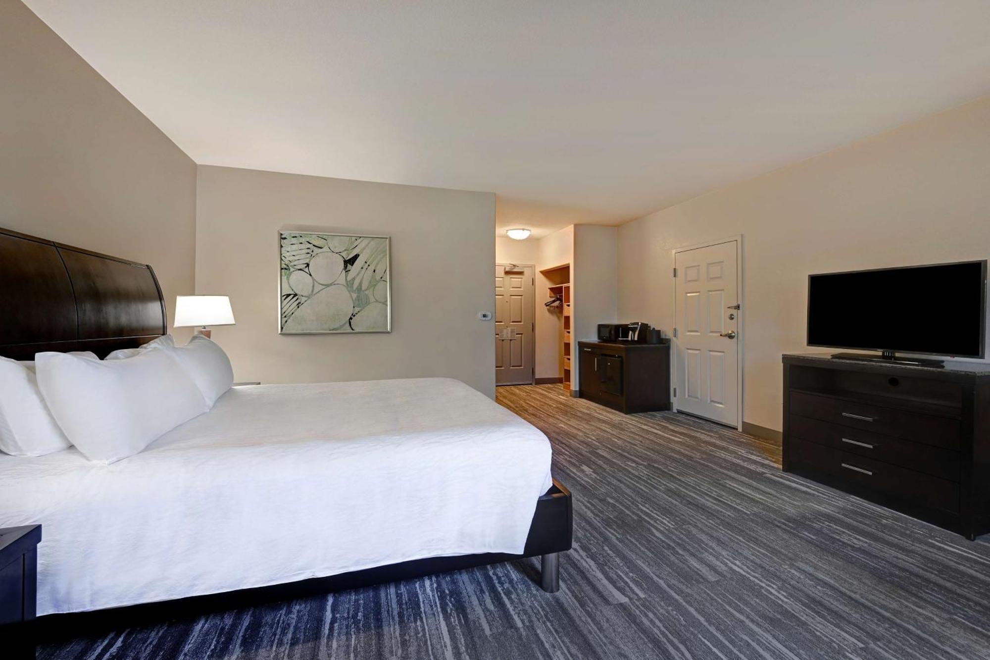 King Room with Roll-In Shower - Mobility/Hearing Accessible