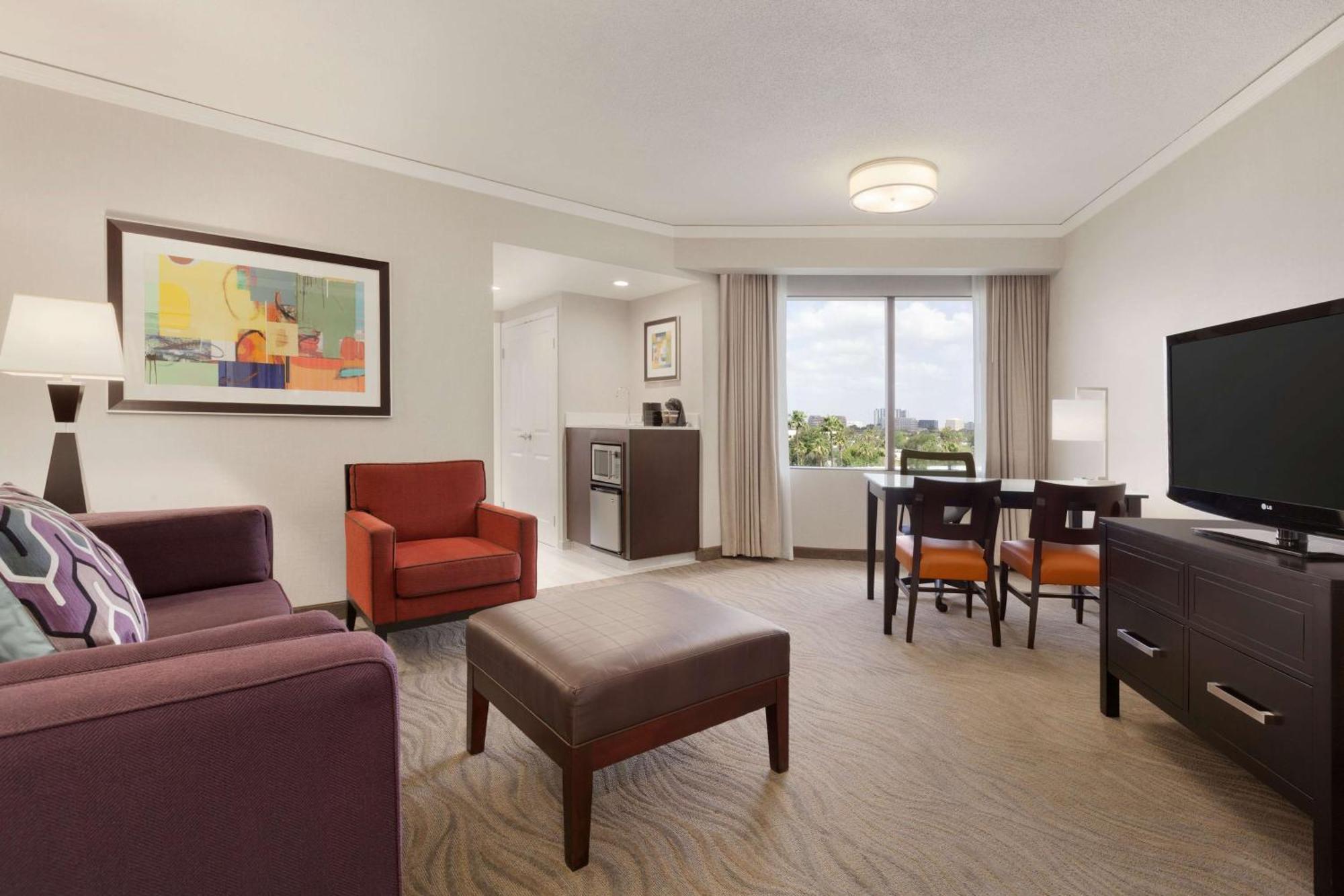 Corner King Suite - Non-Smoking