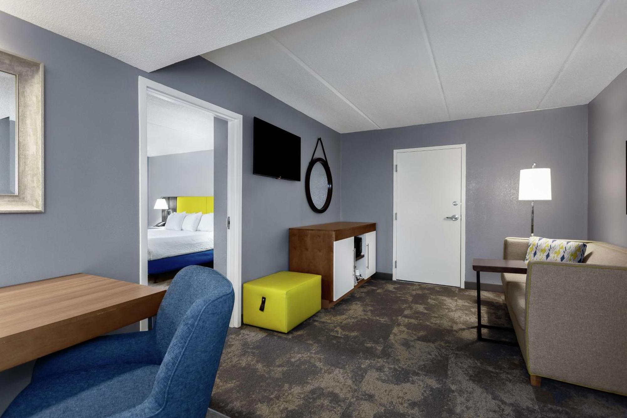 One-Bedroom King Suite - Non-Smoking