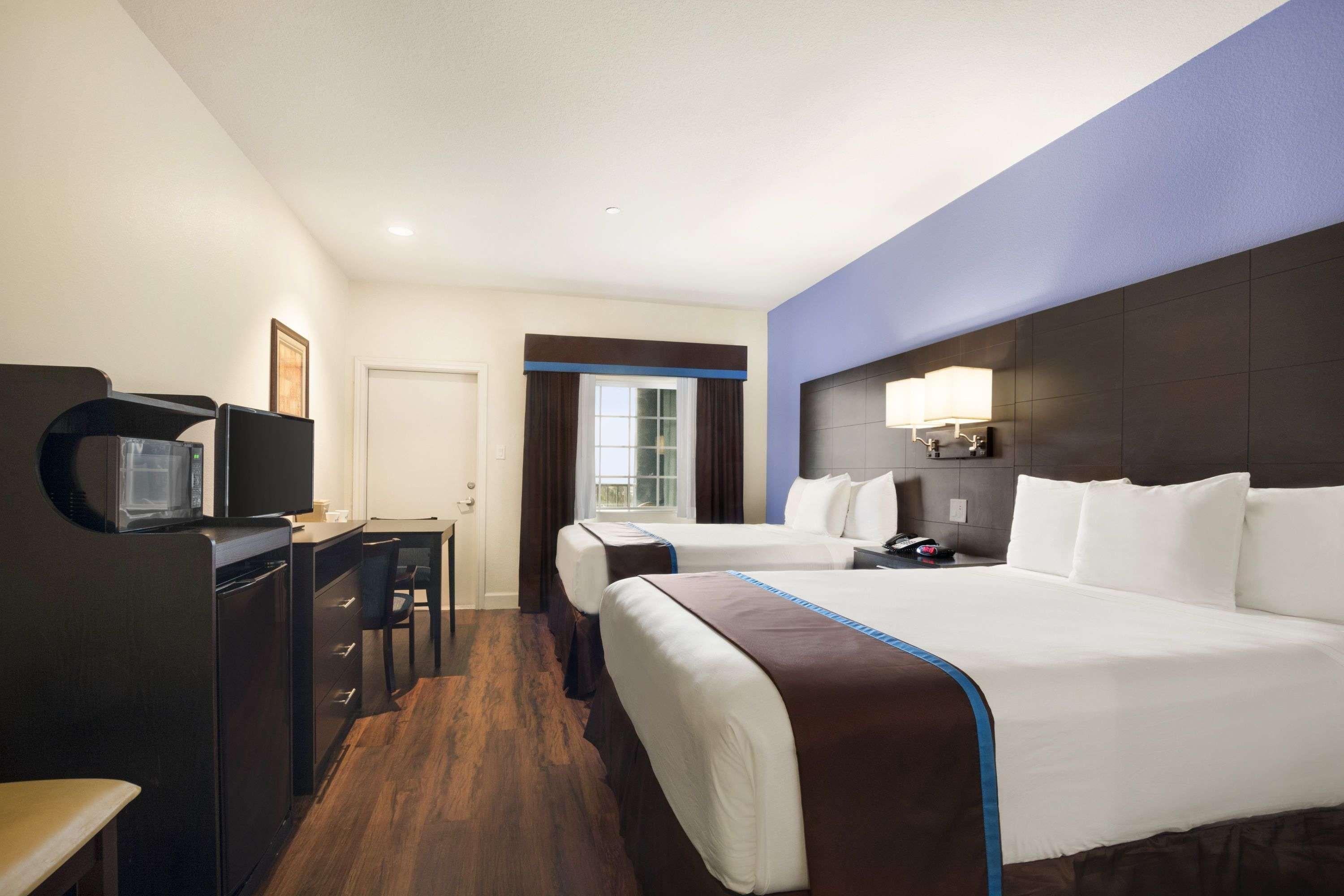 Queen Room with Two Queen Beds - Non-Smoking,1280573611:JPEG