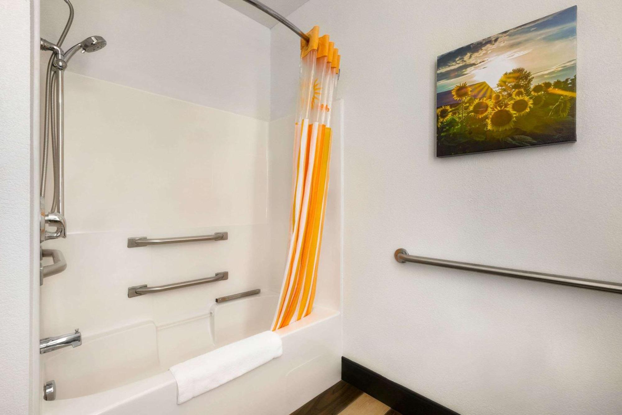 Queen Room with Two Queen Beds - Mobility Access/Non-Smoking