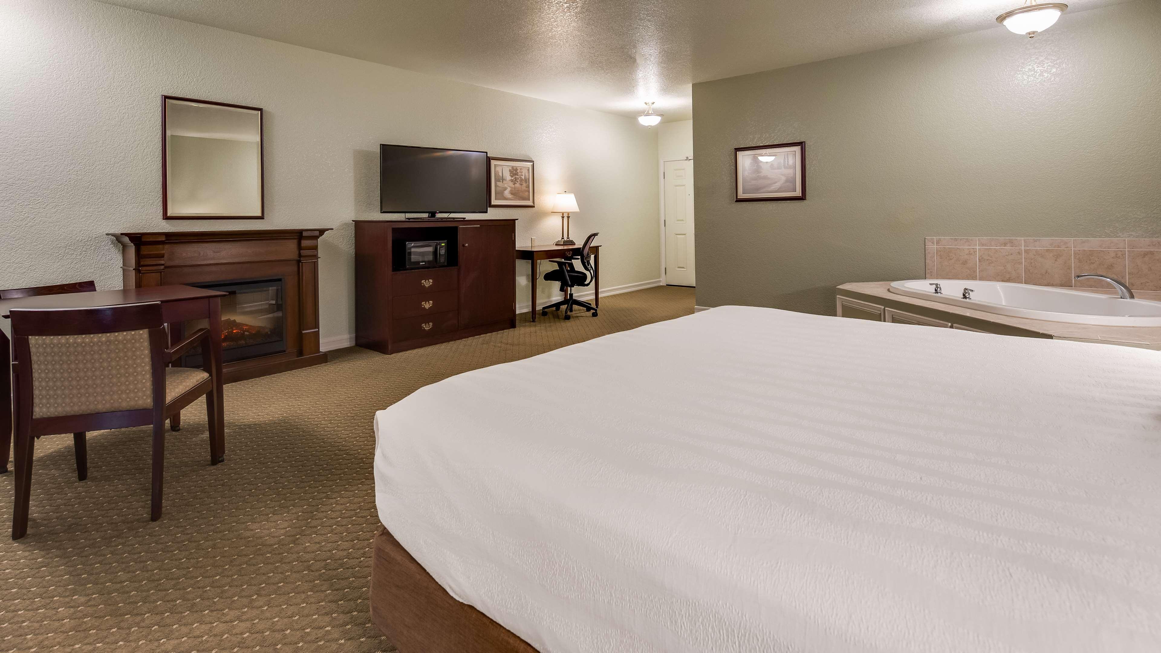 Queen Room Two Queen Beds Walk Shower Mobility Accessible or Non-Smoking,1280649490:JPEG