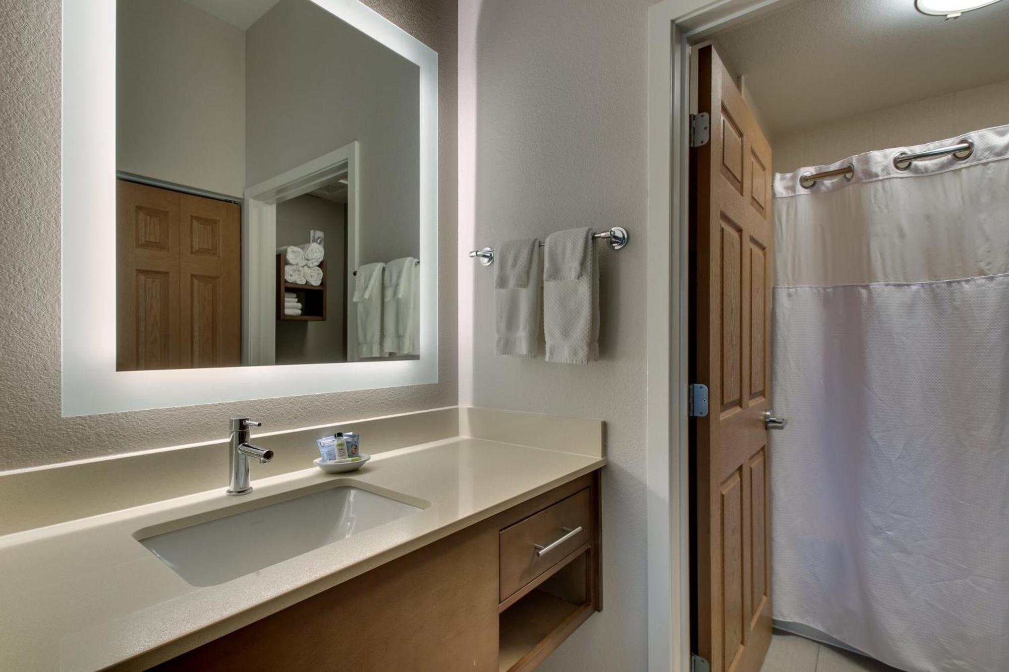 Studio Queen Suite