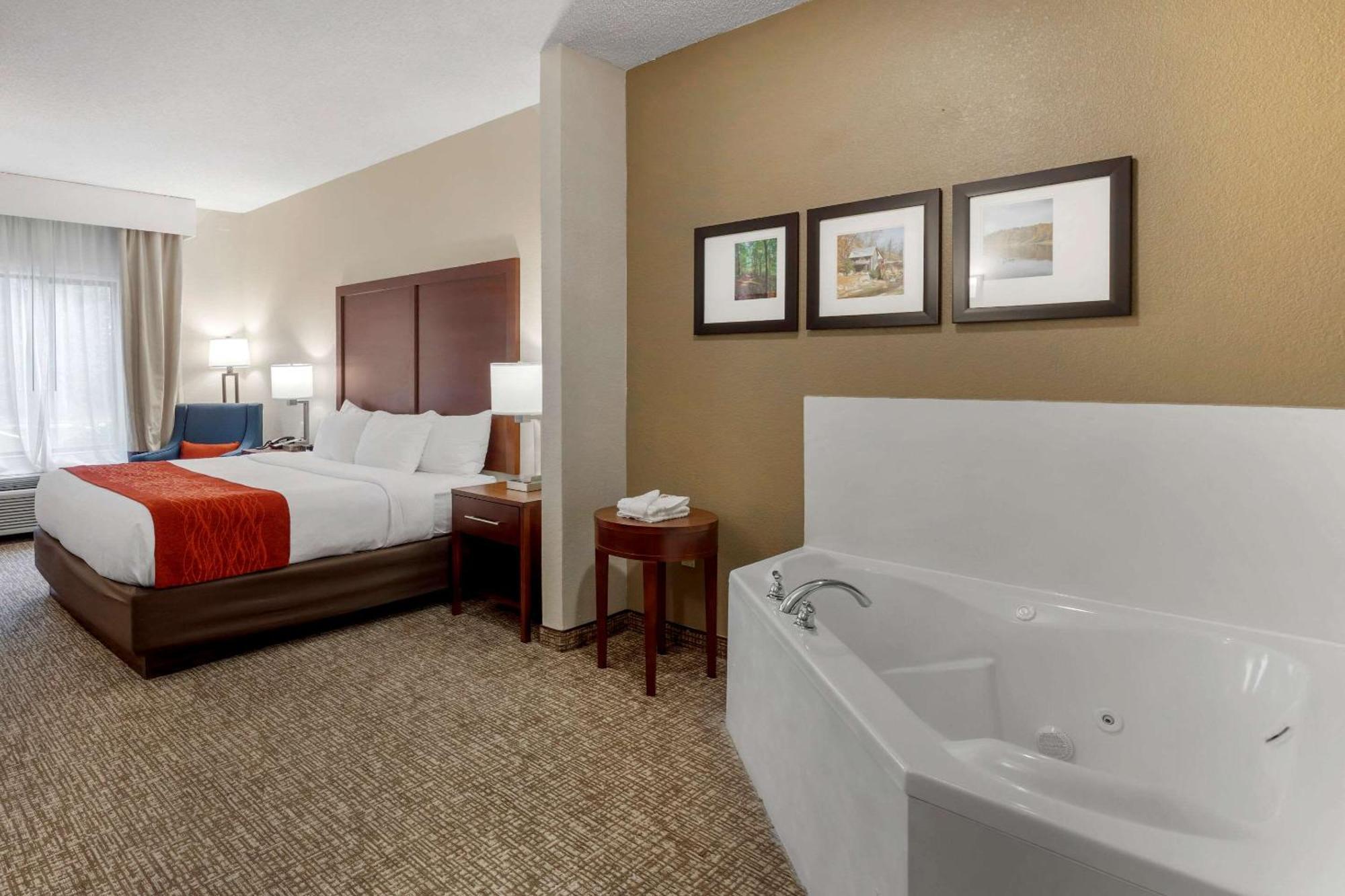 King Room Hot Tub Non-Smoking Ground Floor,1709711087:JPEG