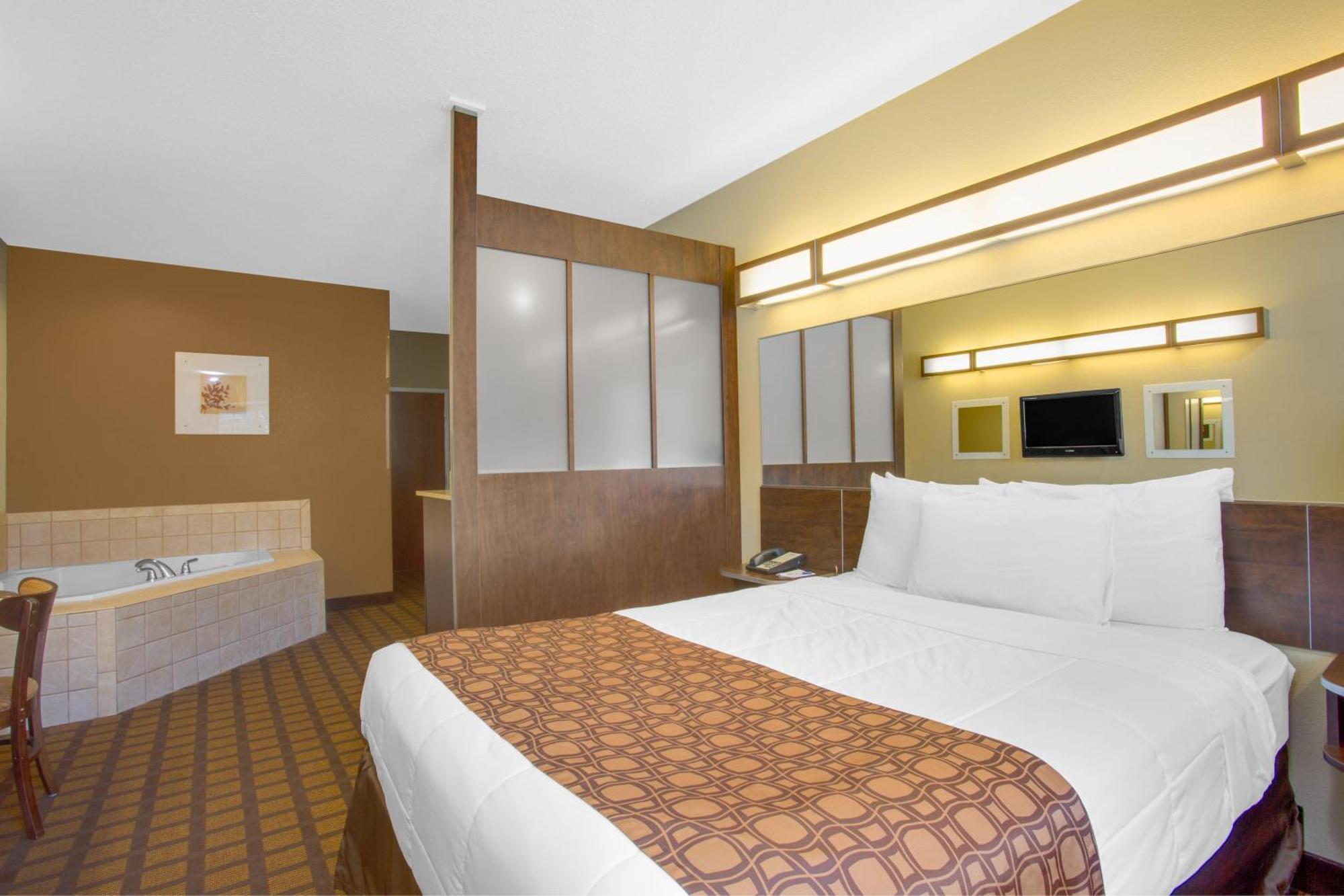 1 Queen Bed Studio Suite Jetted Tub Non-Smoking,1281200167:JPEG