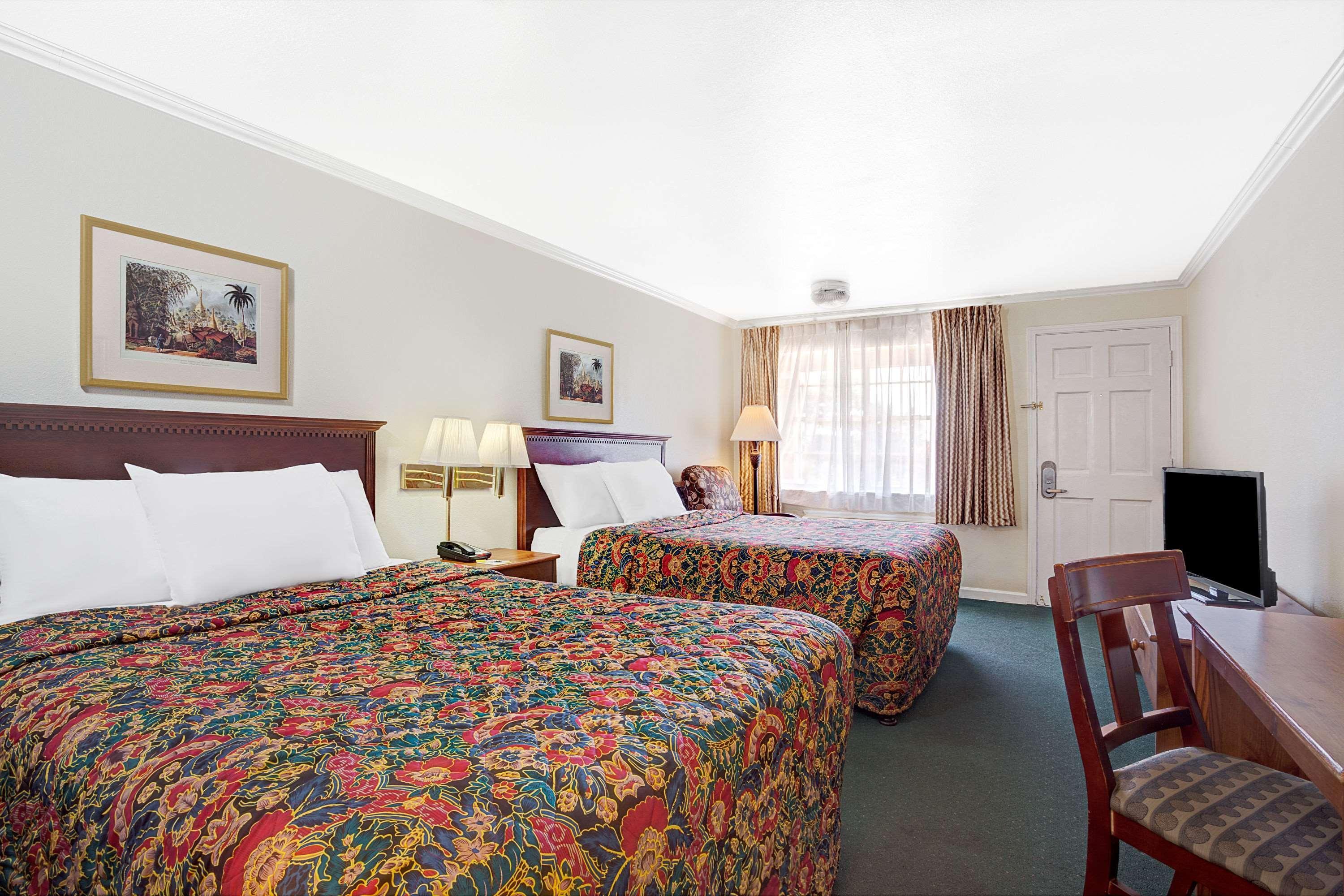 Queen Room with Two Queen Beds - Non-Smoking