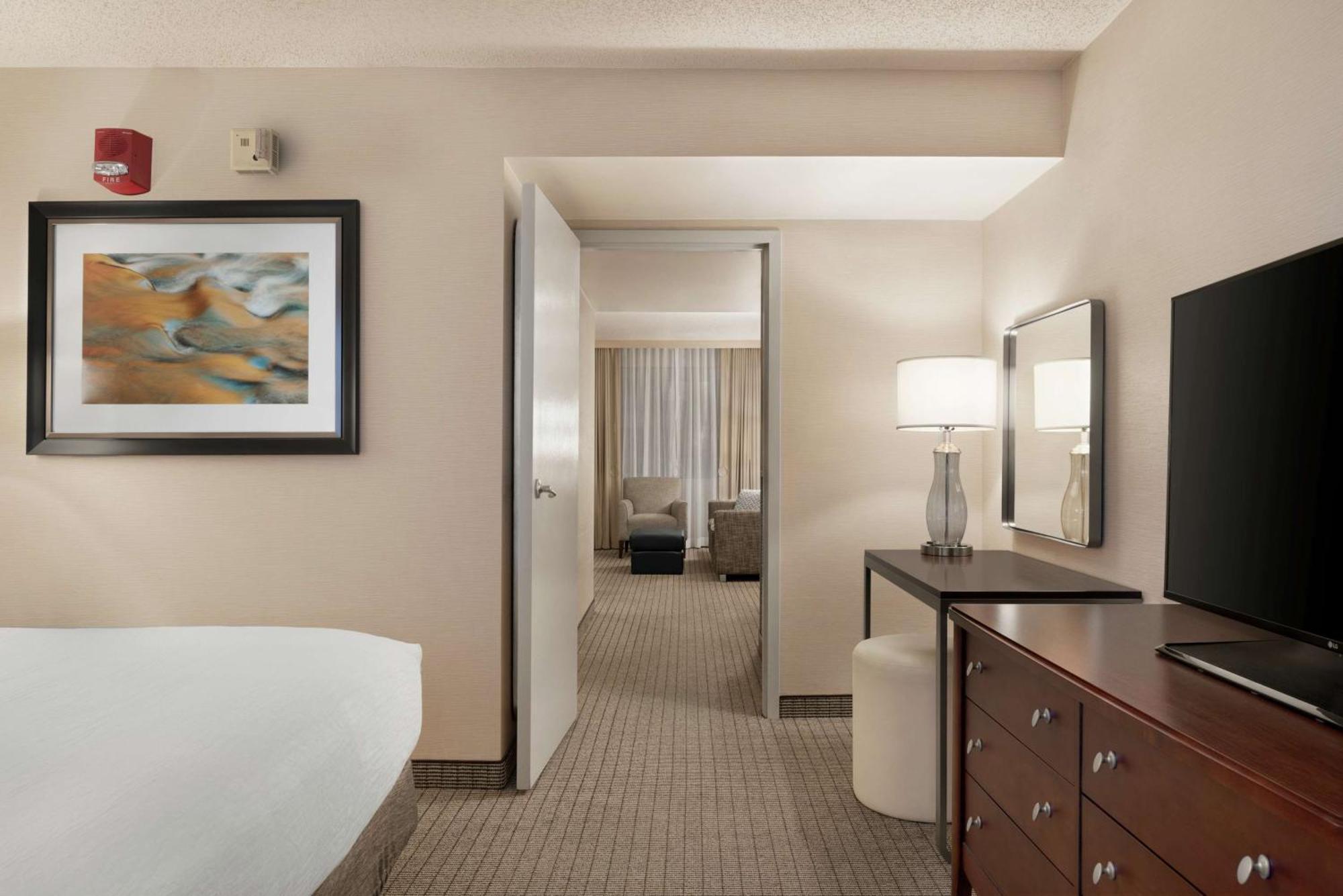King Suite with Bath Tub - Disability Access/Non-Smoking,1281736492:JPEG