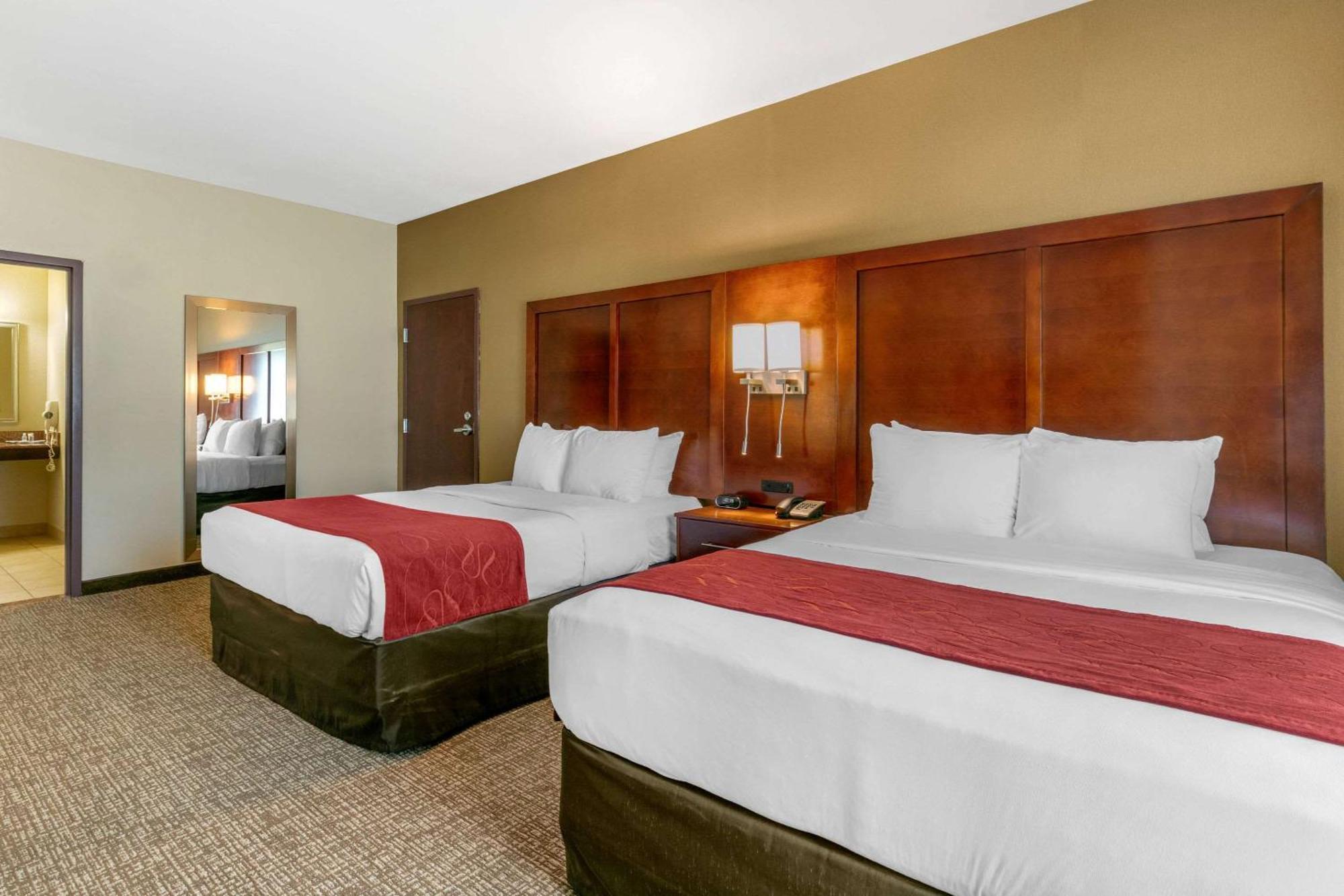 Queen Suite Two Queen Beds Roll Shower Accessible or Non-Smoking,1281779389:JPEG