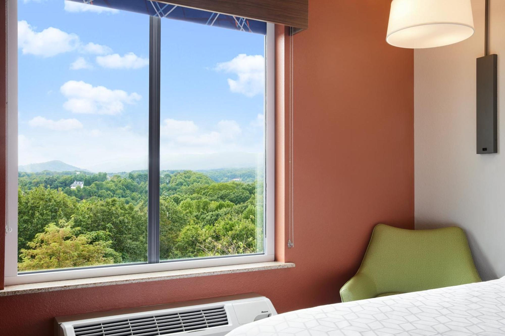 Queen Room with Two Queen Beds and Mountain View - Non-Smoking