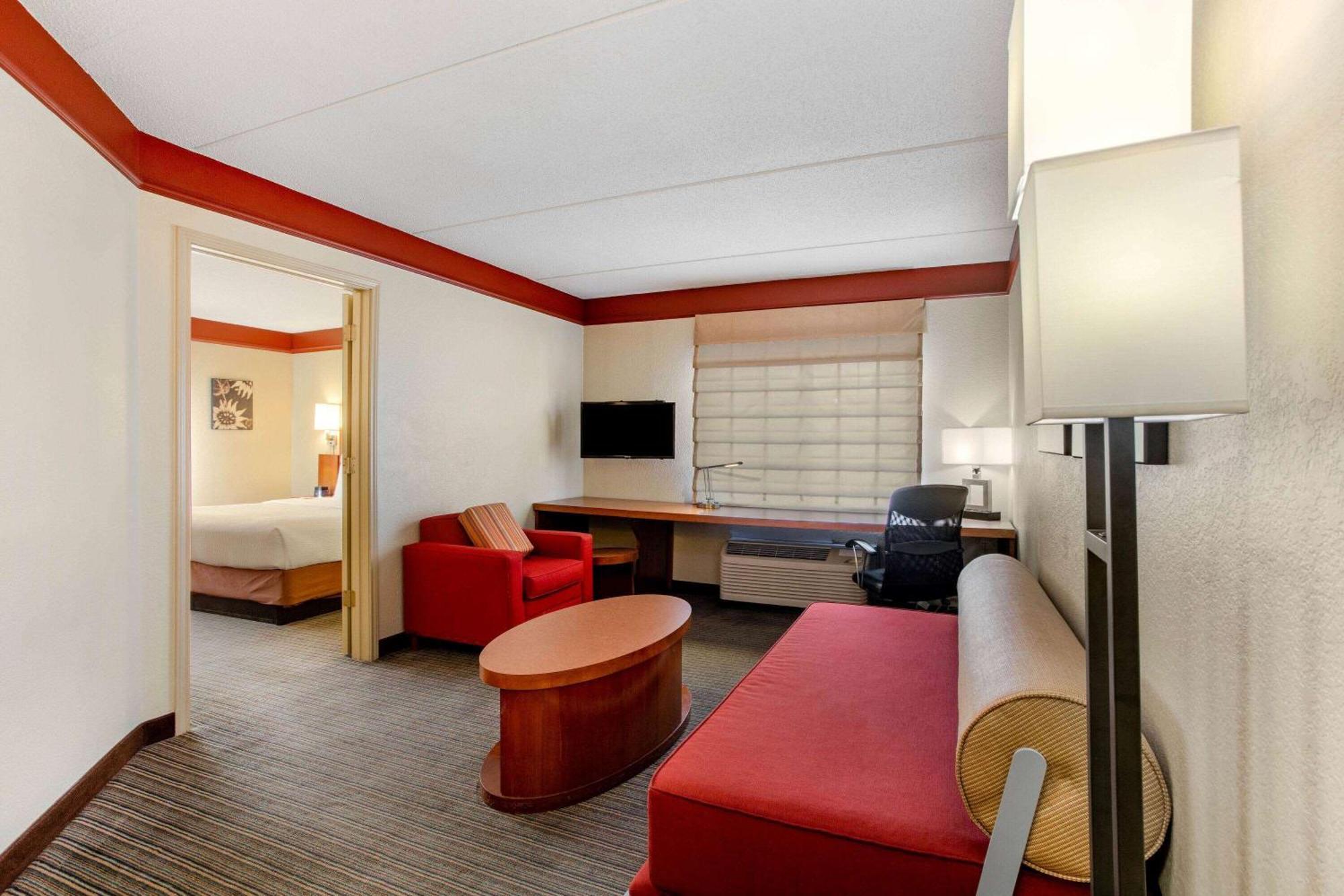 King Suite - Non-Smoking