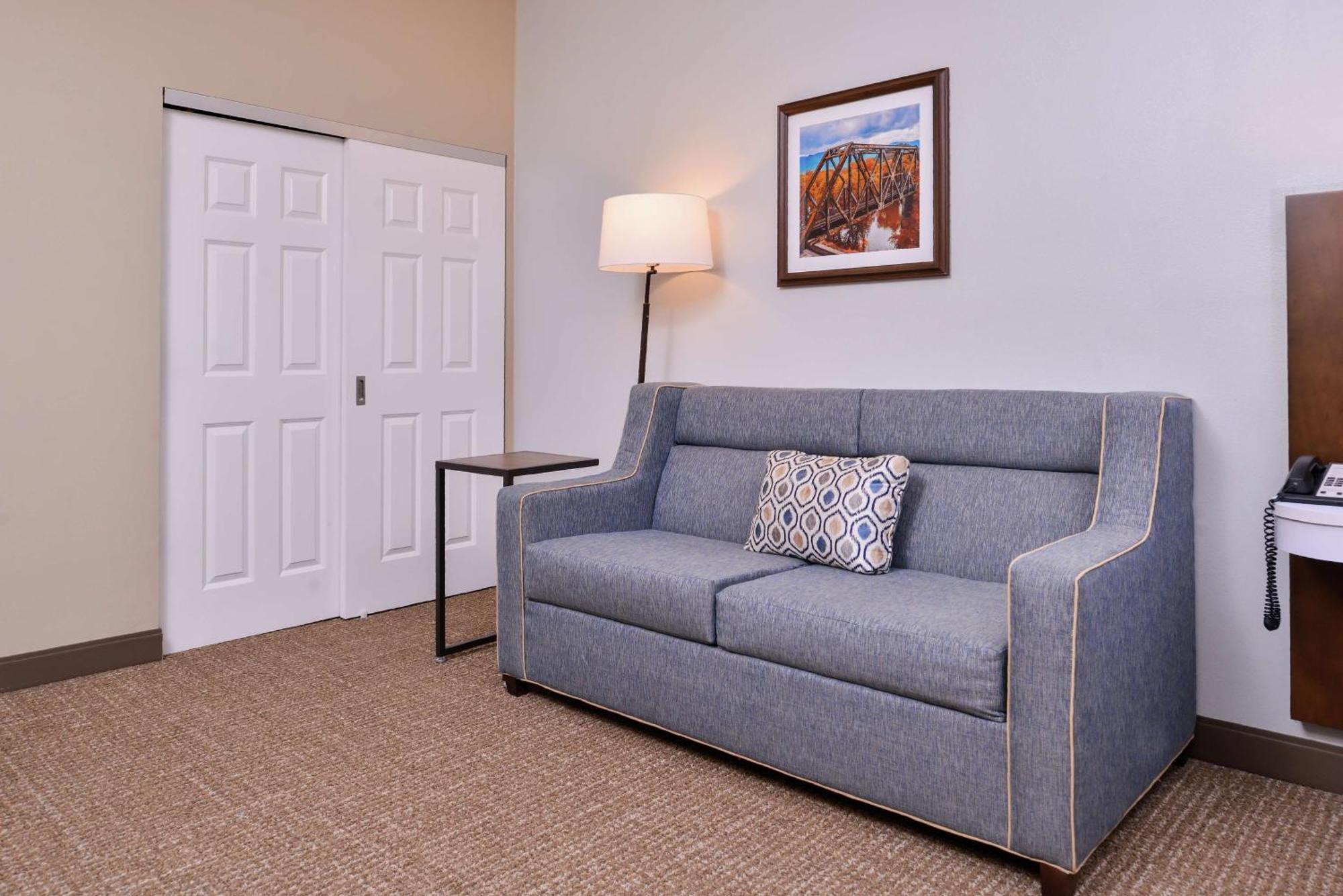 King Study with Sofa Bed - Non-Smoking
