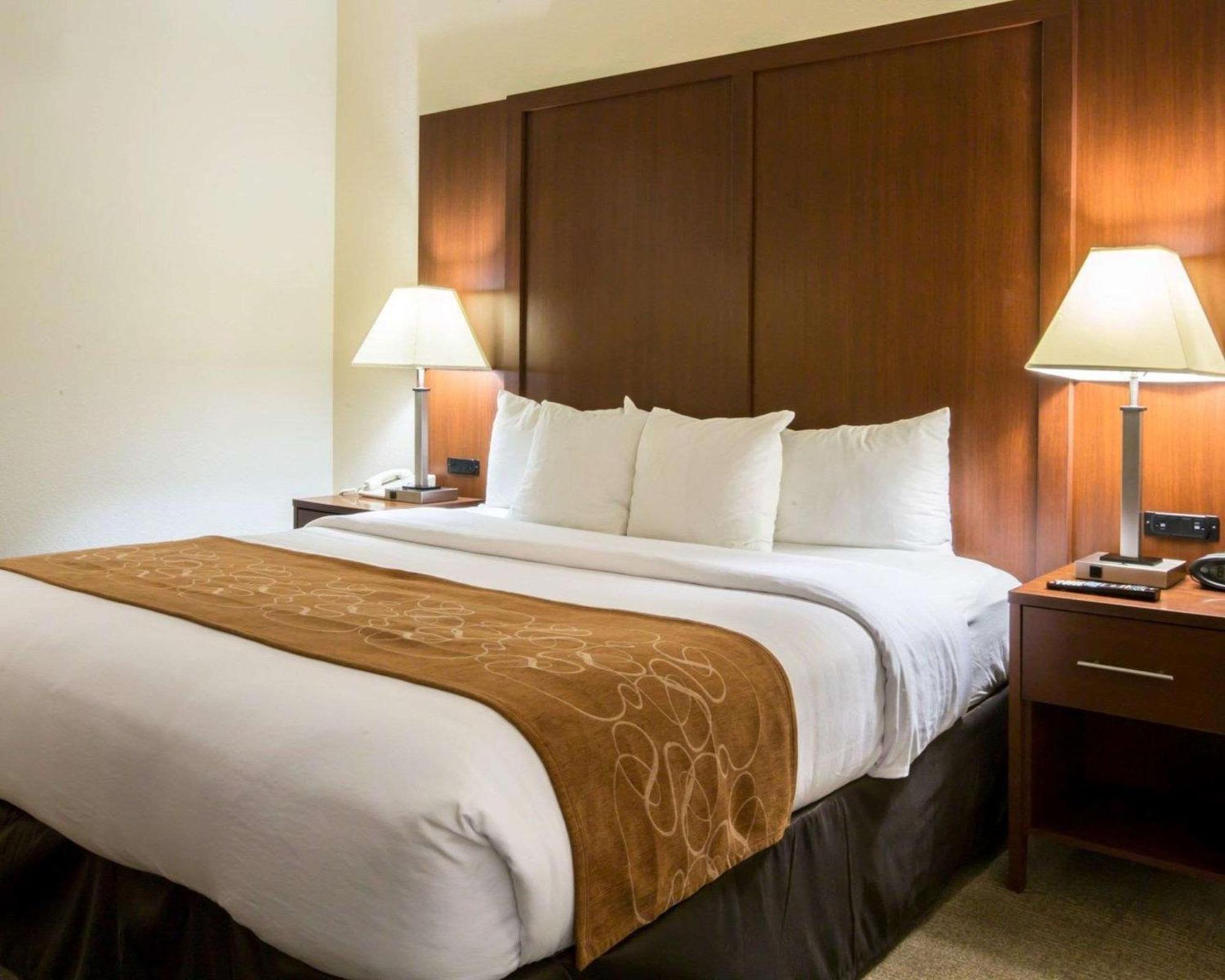 King Suite - Disability Access - Non-Smoking