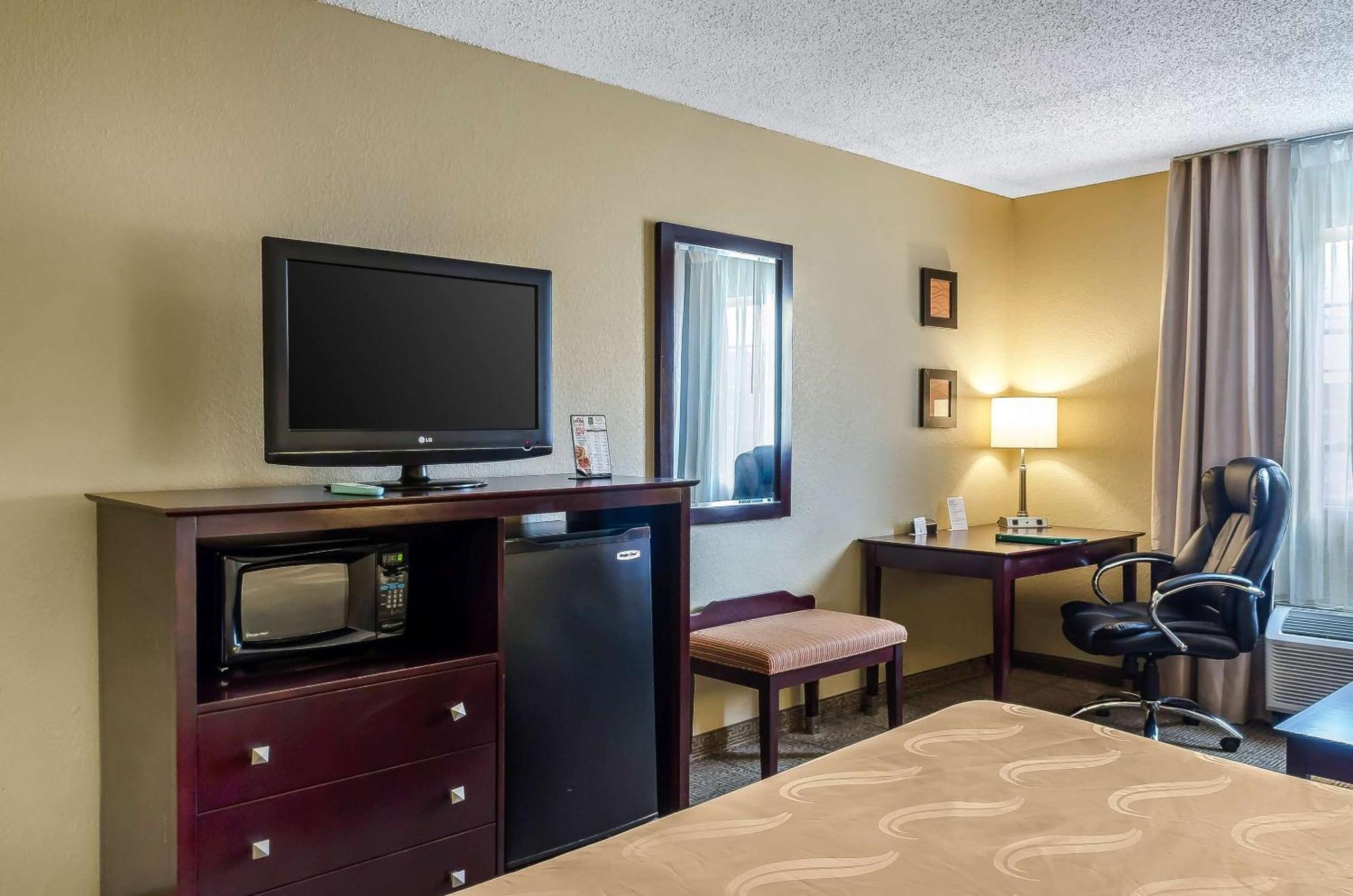 King Suite with Sofa Bed - Non Smoking,1283403025:JPEG