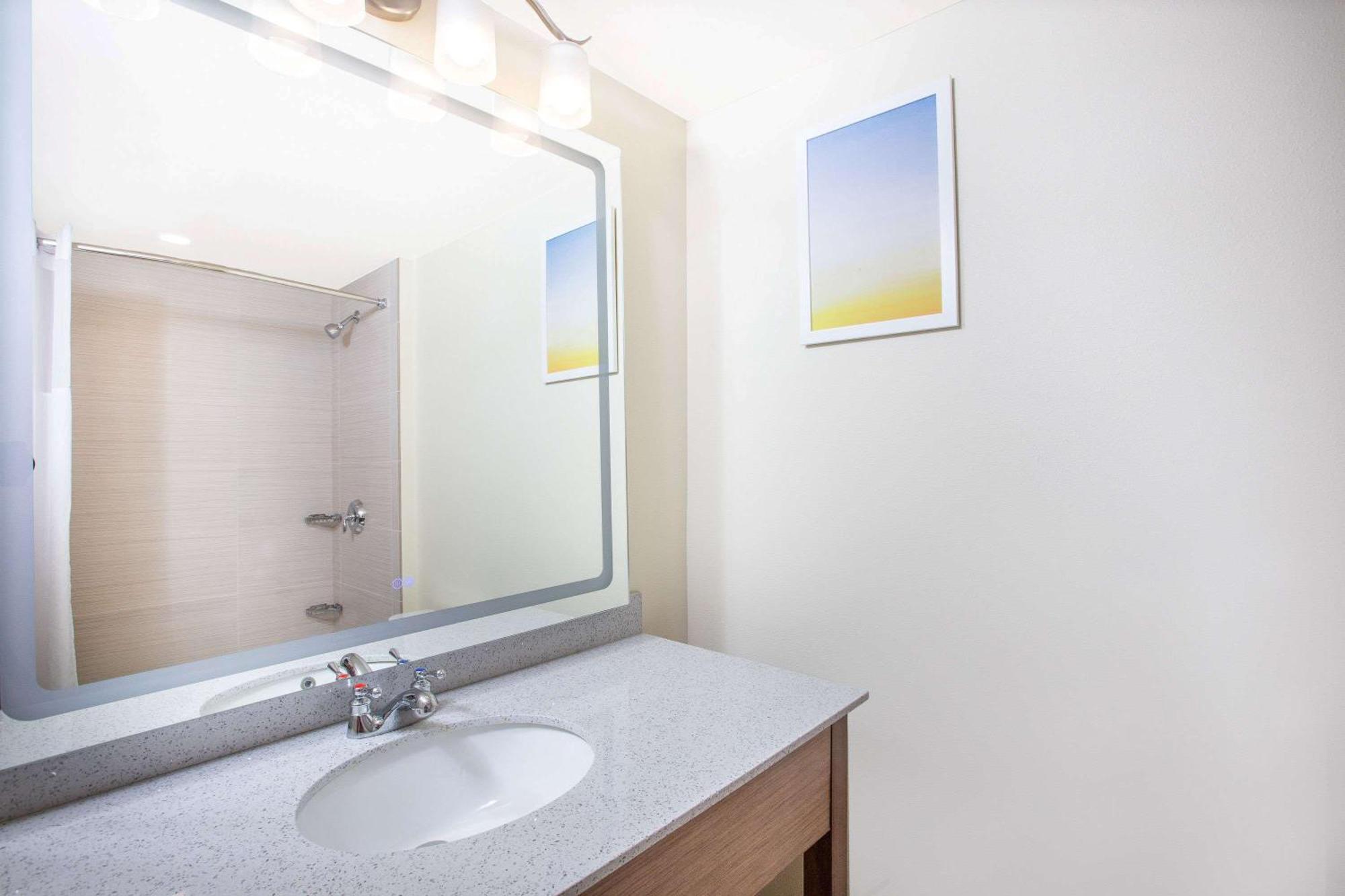 Queen Room with Two Queen Beds and Roll-in Shower - Mobility Accessible/Non-Smoking