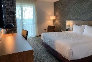 Deluxe King Room - Non-Smoking