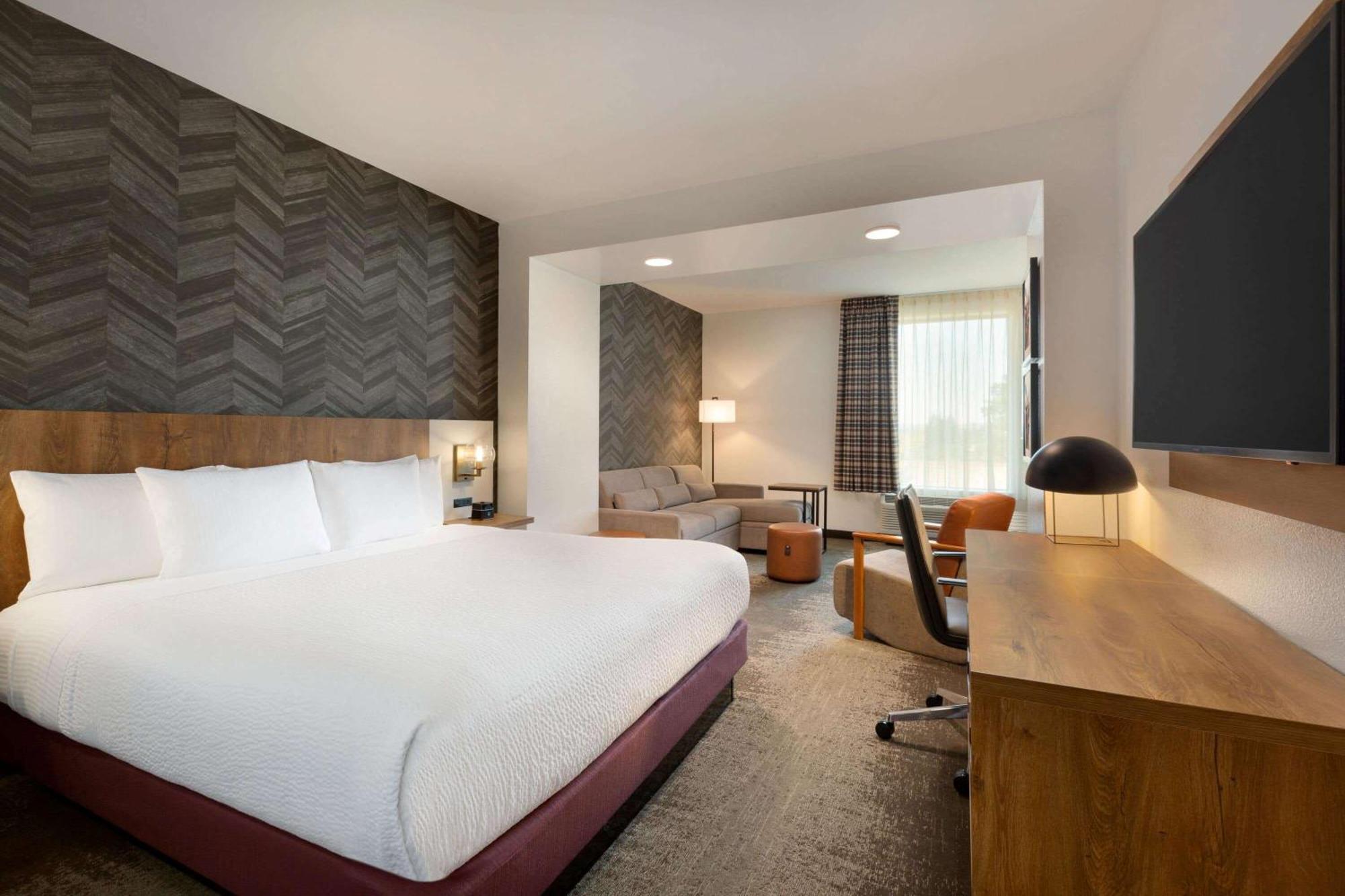 King Studio Suite - Mobility Access/Non-Smoking