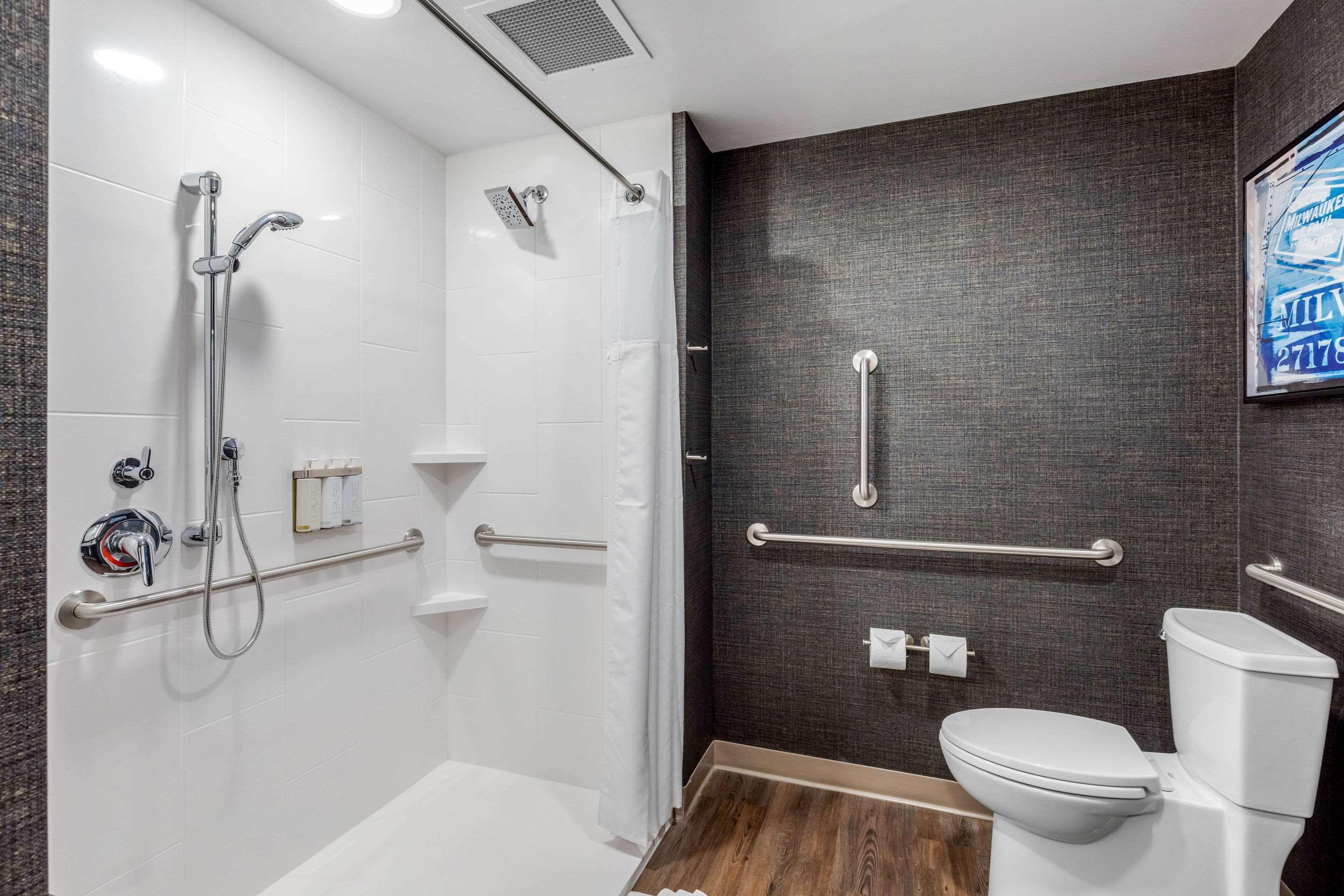 Queen Room with Two Queen Beds - Accessible/Non-Smoking,1285298212:JPEG