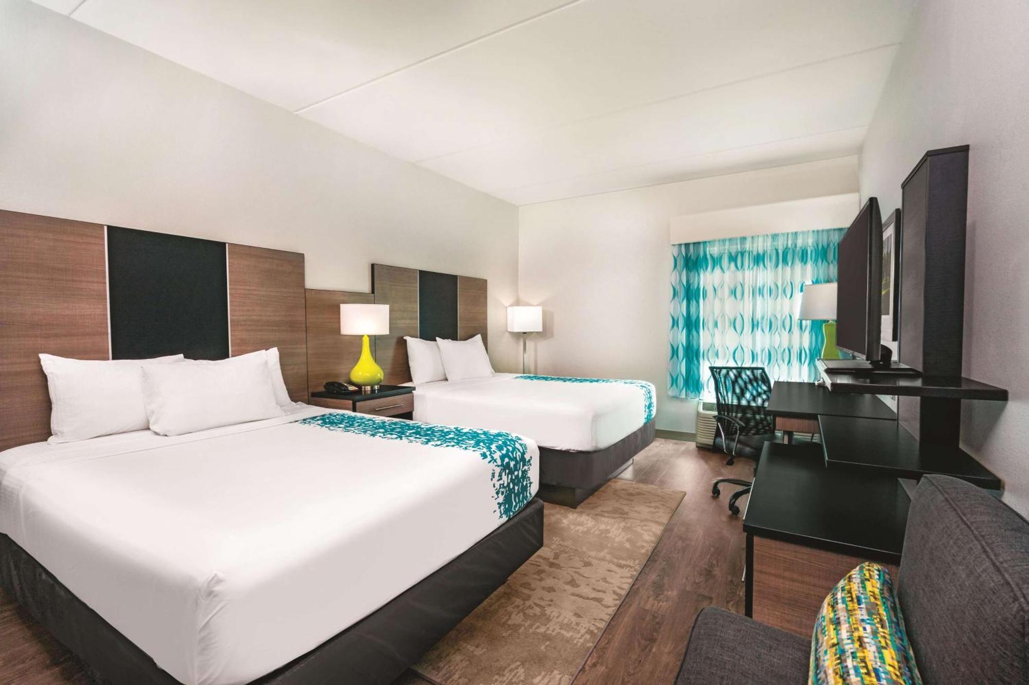 Queen Room with Two Queen Beds - Non-Smoking,1285315174:JPEG