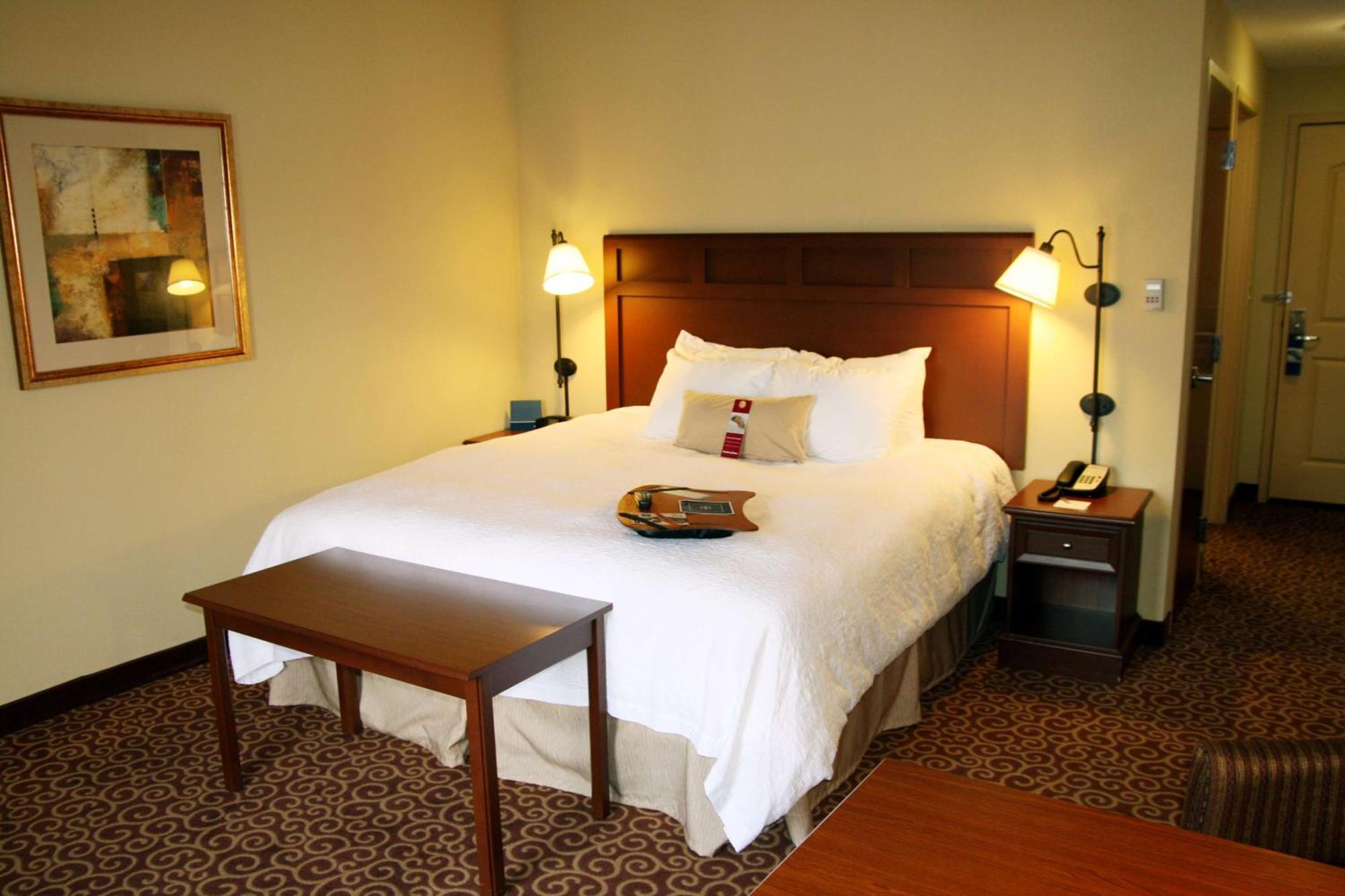 King Room with King Bed - Non-Smoking
