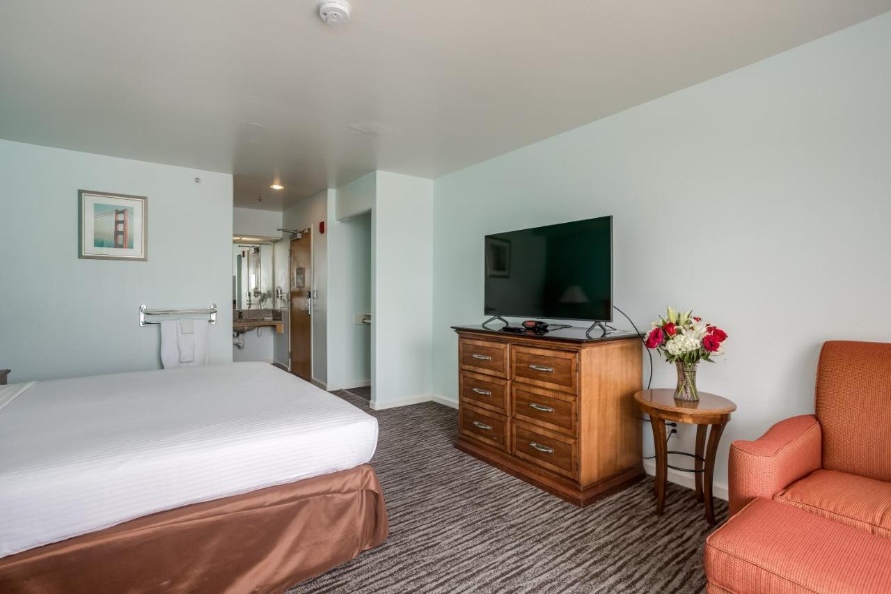 King Room with Roll-In Shower - Disability Access,1288109236:JPEG