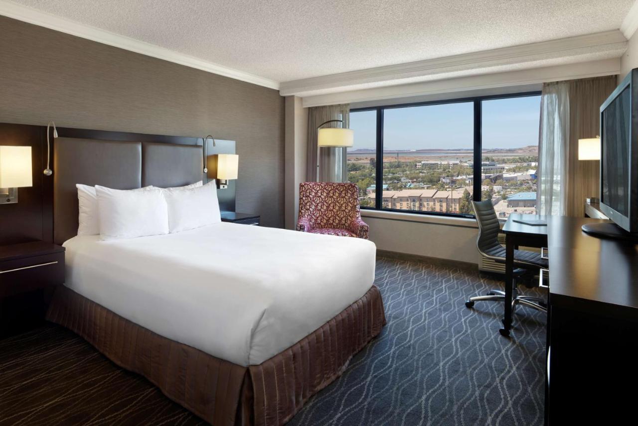 Deluxe Queen Room with Accessible Tub - Mobility/Hearing Accessible
