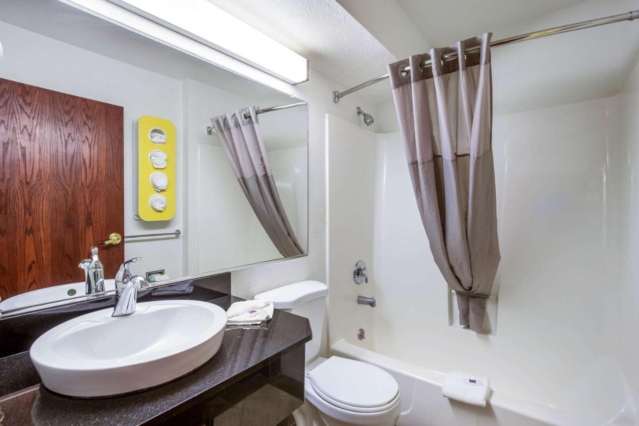 Deluxe Queen Room with Two Queen Beds - Non-Smoking,1309762336:JPEG