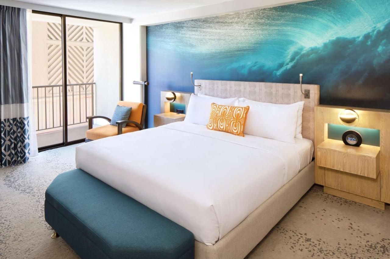 Waikiki View 1 King Bed
