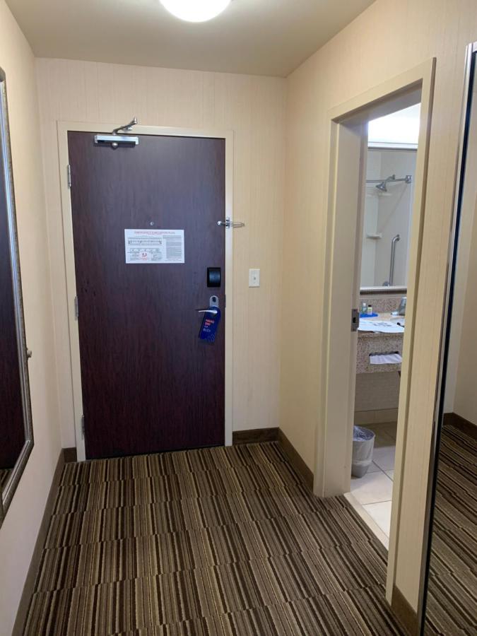 Queen Room with Two Queen Beds - Hearing Accessible/Non-Smoking,1334038253:JPEG