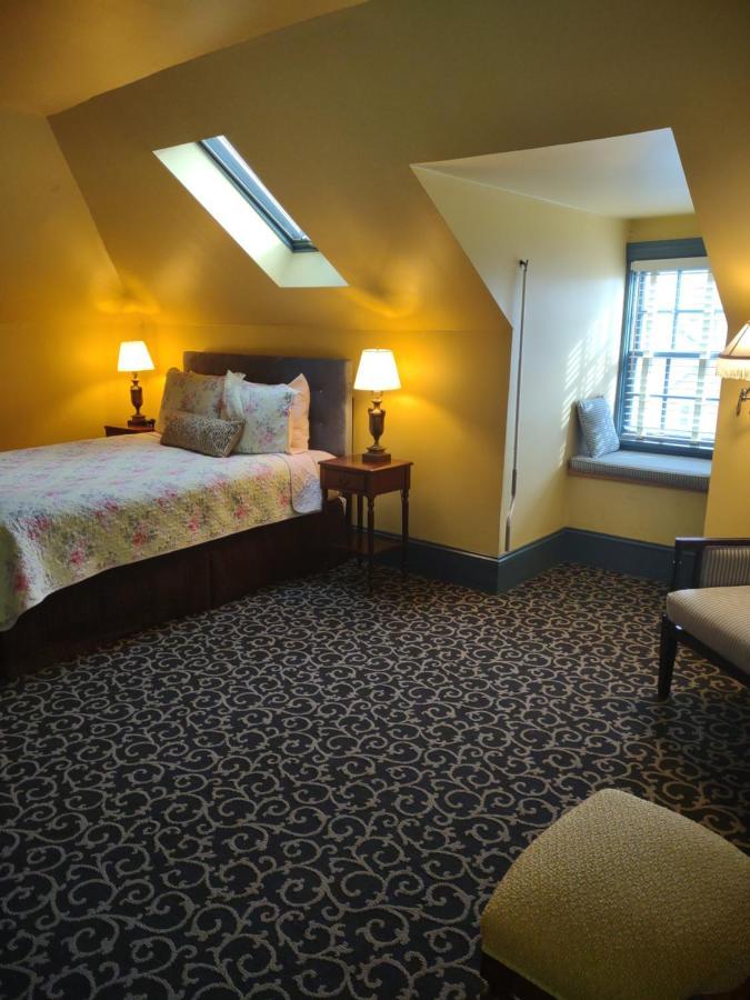 Queen Room