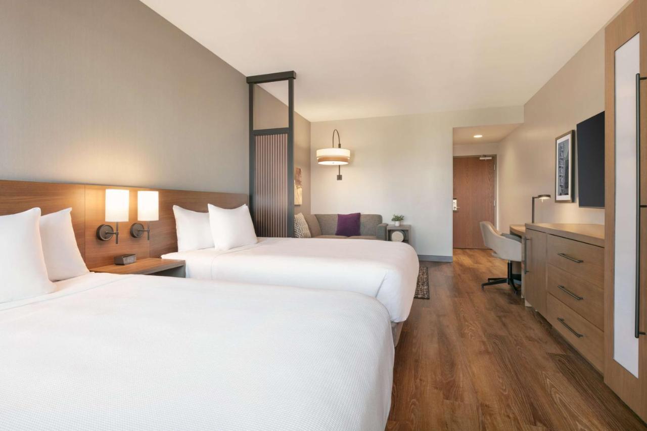 Queen Room with Two Queen Beds and Sofa Bed - High Floor