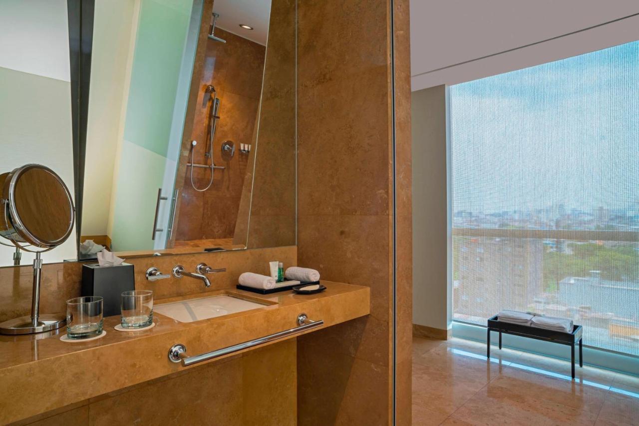 Deluxe, Guest Room, 2 Queen, Low floor