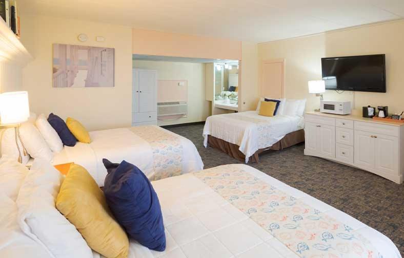 Family Room with Ocean View - Upstairs,1378133792:JPEG