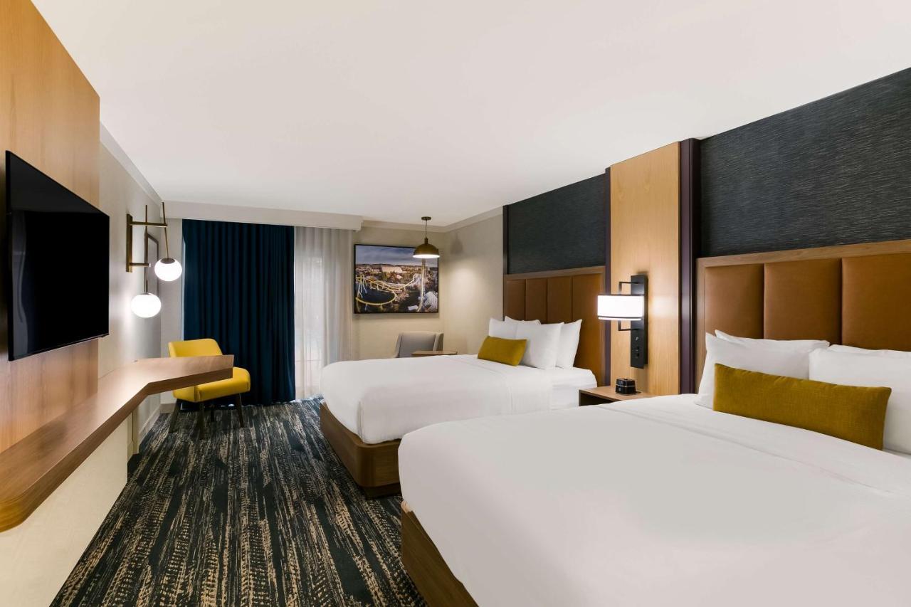 Queen Room with Two Queen Beds and Pool View