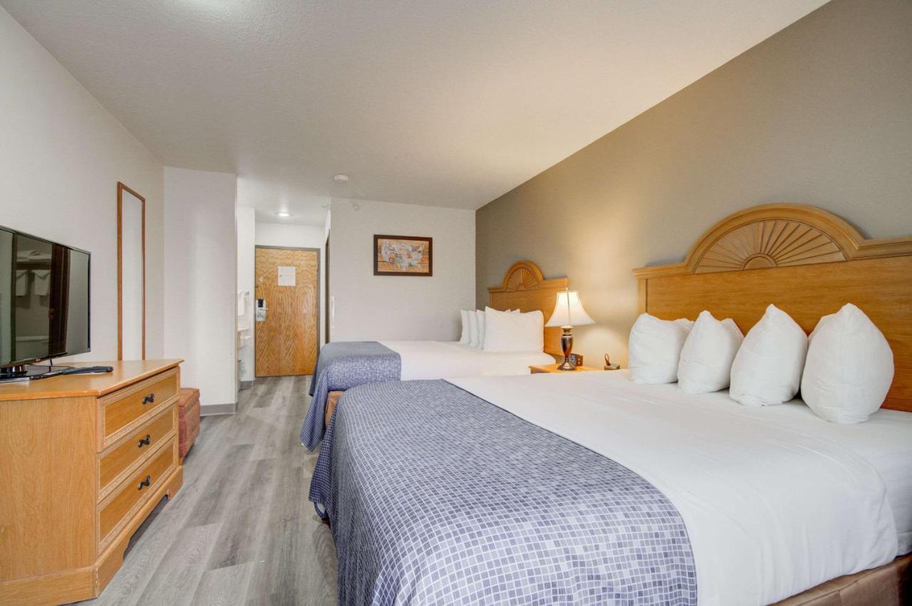 Queen Room with Two Queen Beds - Non-Smoking