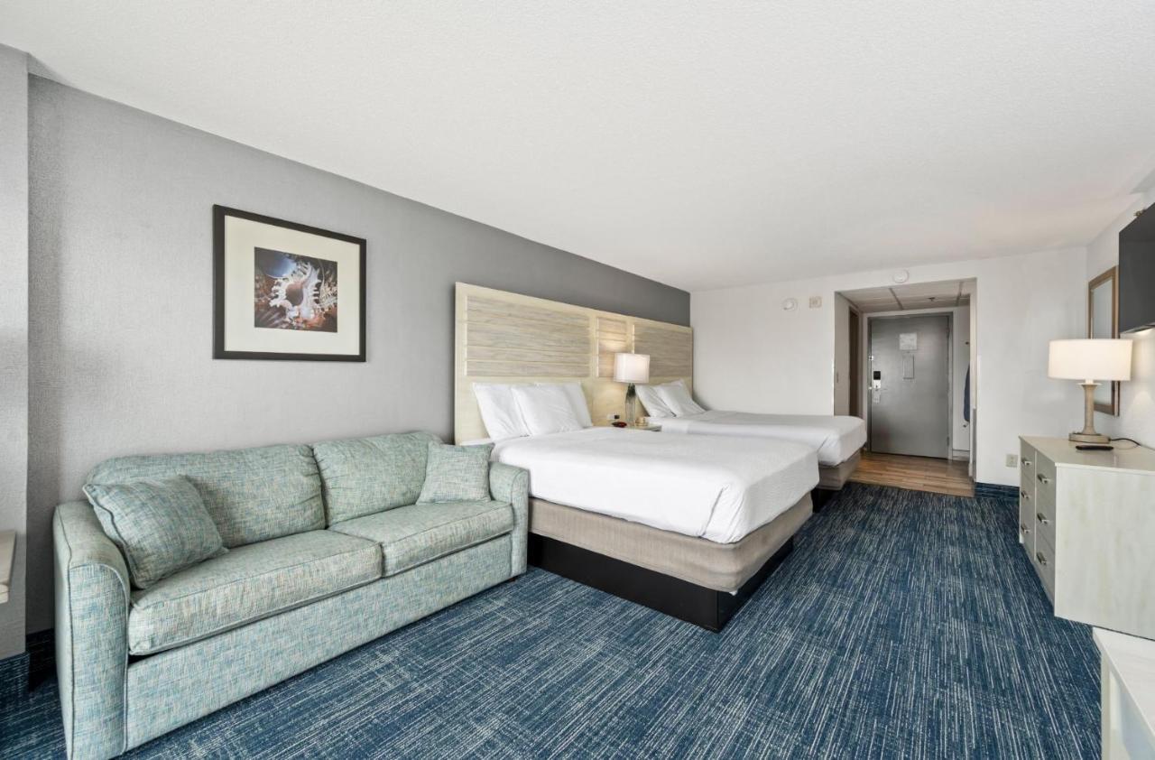 Balcony Two Queen Beds Sofa Bed Side Ocean View,1397491865:JPEG