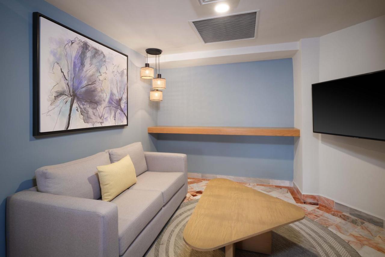Executive Suite with One King Bed and Two Double Beds, Non-Smoking
