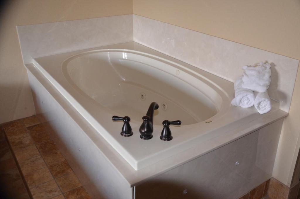 King Room with Spa Bath - Non-Smoking