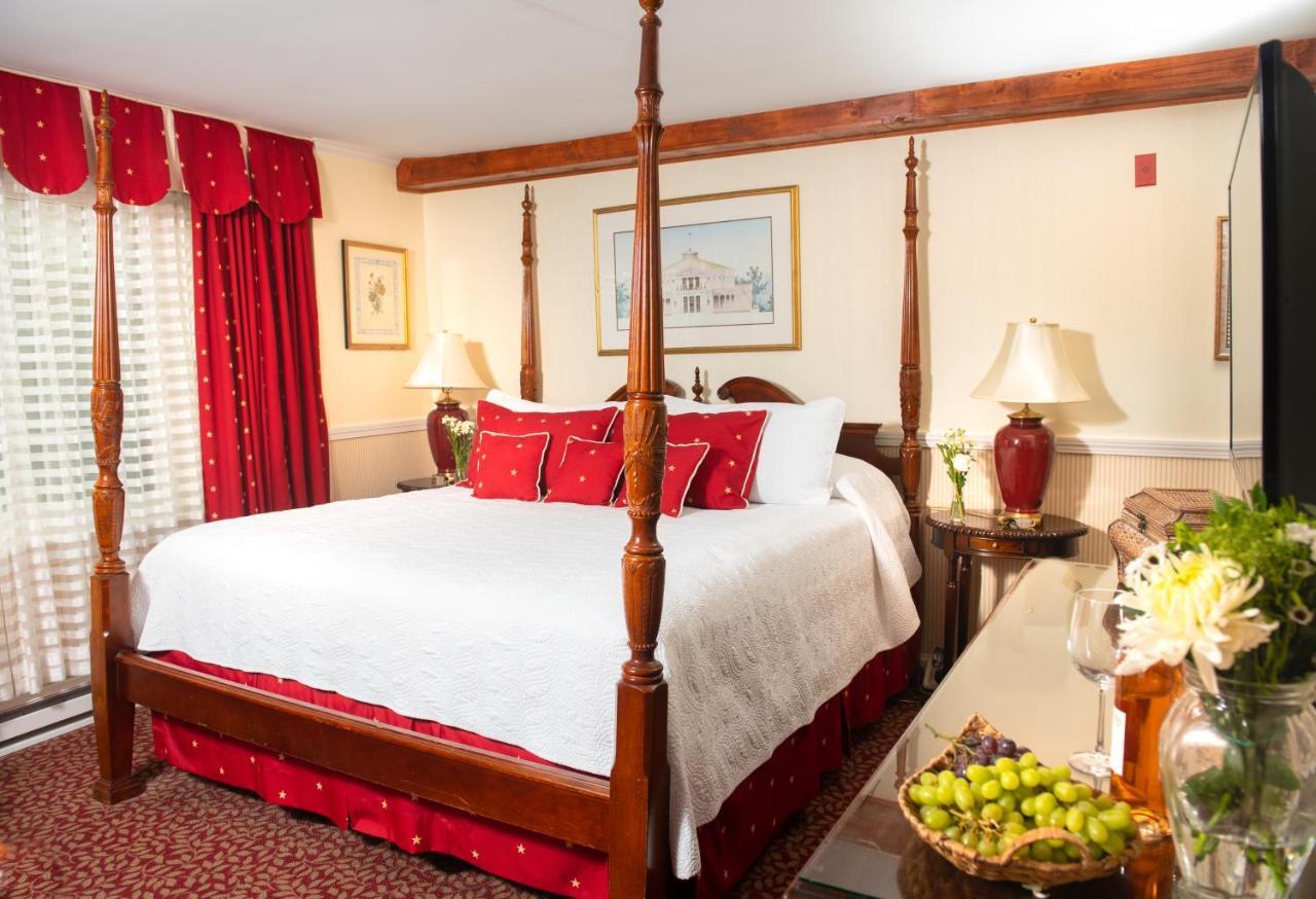 Deluxe King Room NOT Pet Friendly,1427383936:JPEG