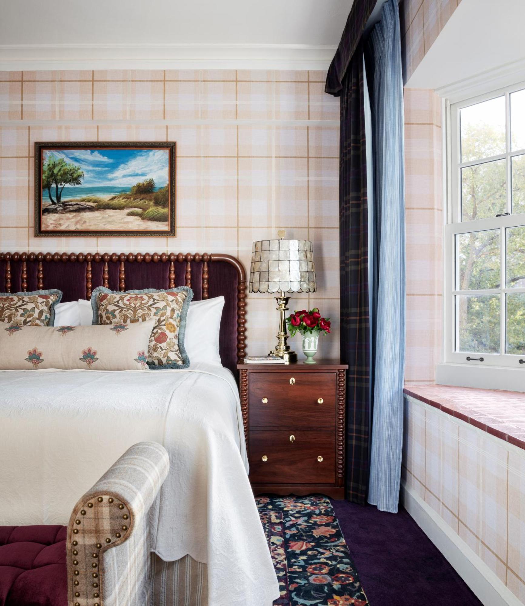 Graduate King Room