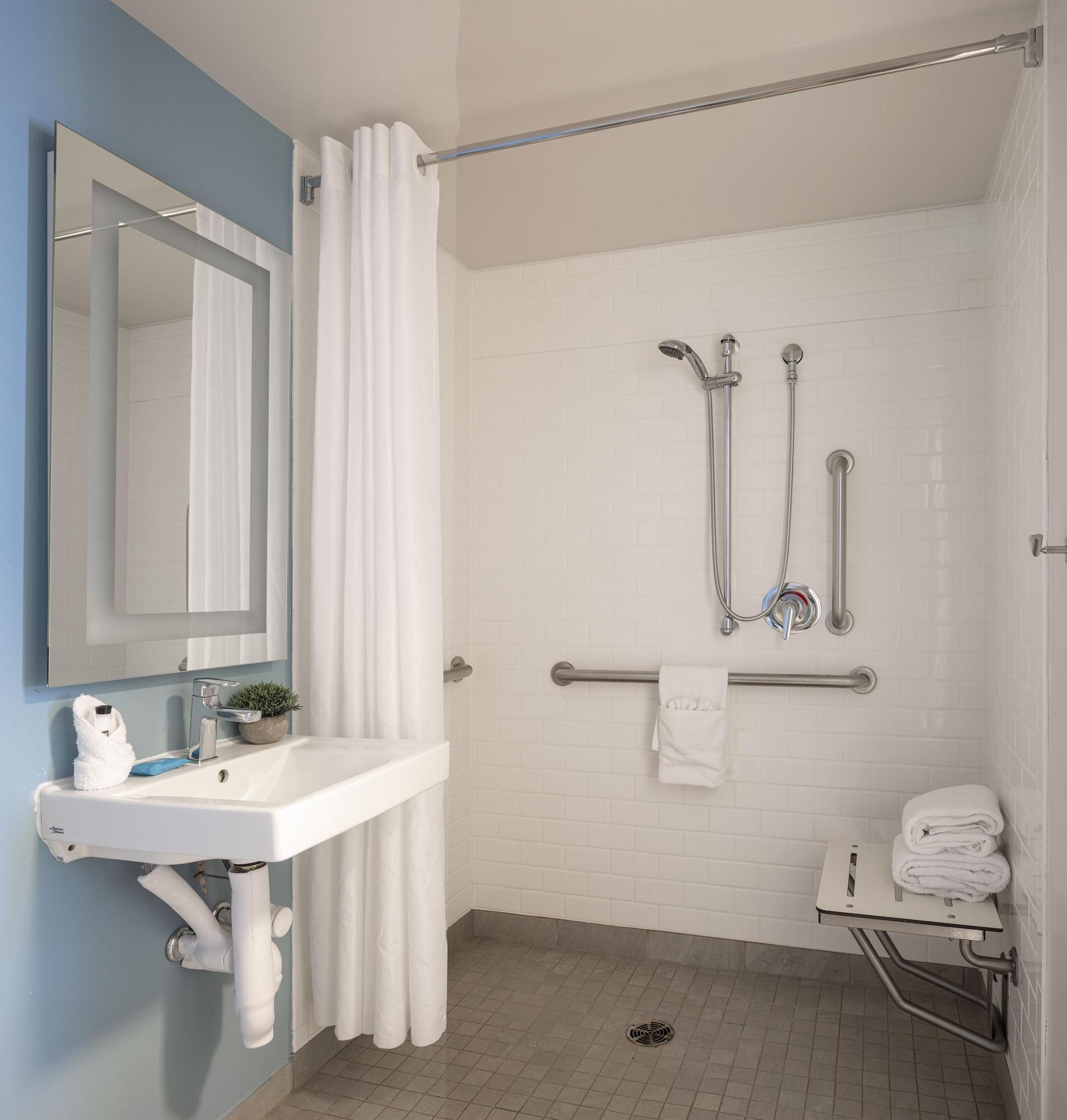 Standard King Room - Disability Access/Roll-In Shower,1438169368:JPEG