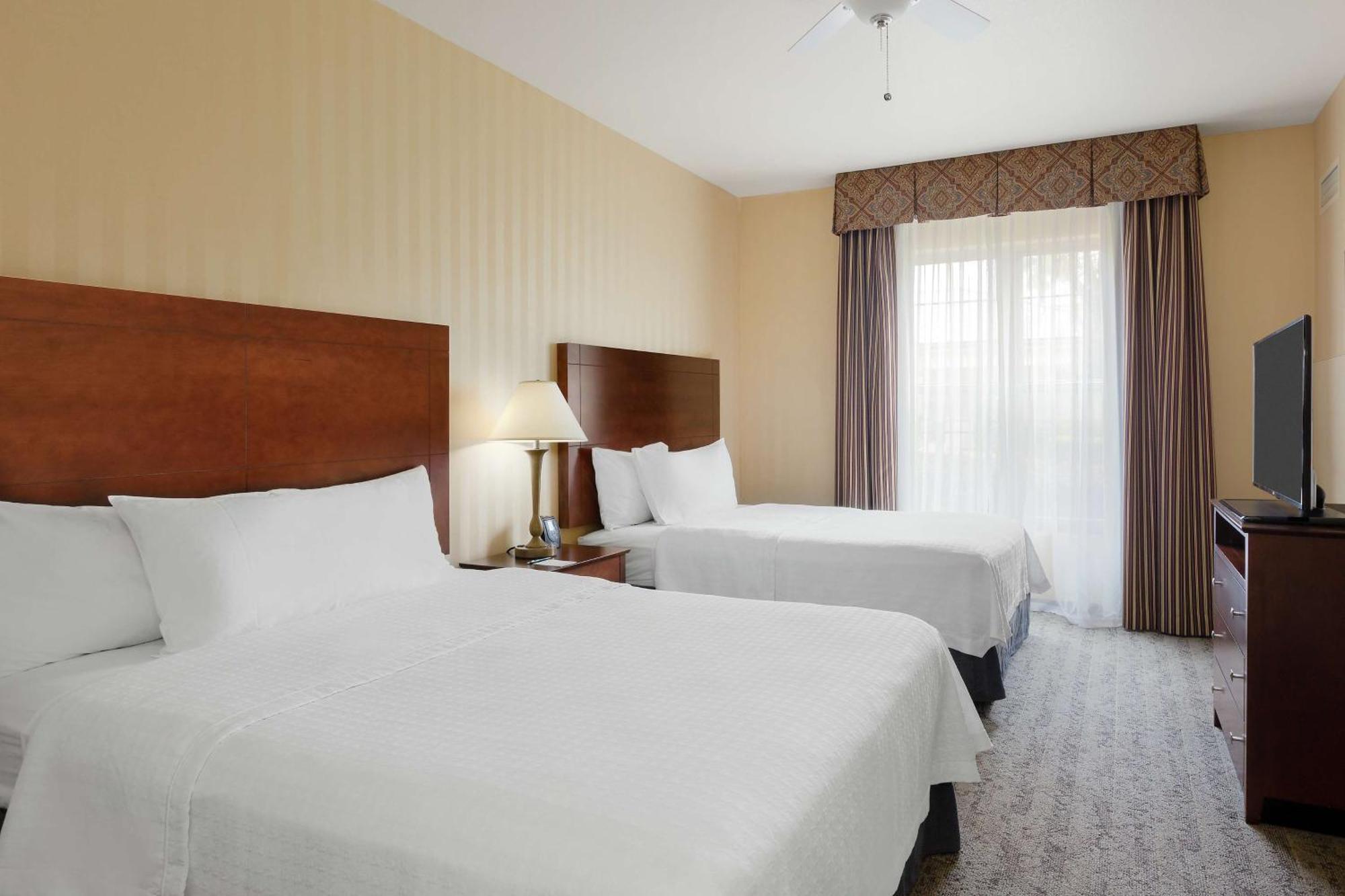 Suite with Tub - Mobility and Hearing Access/Non-Smoking