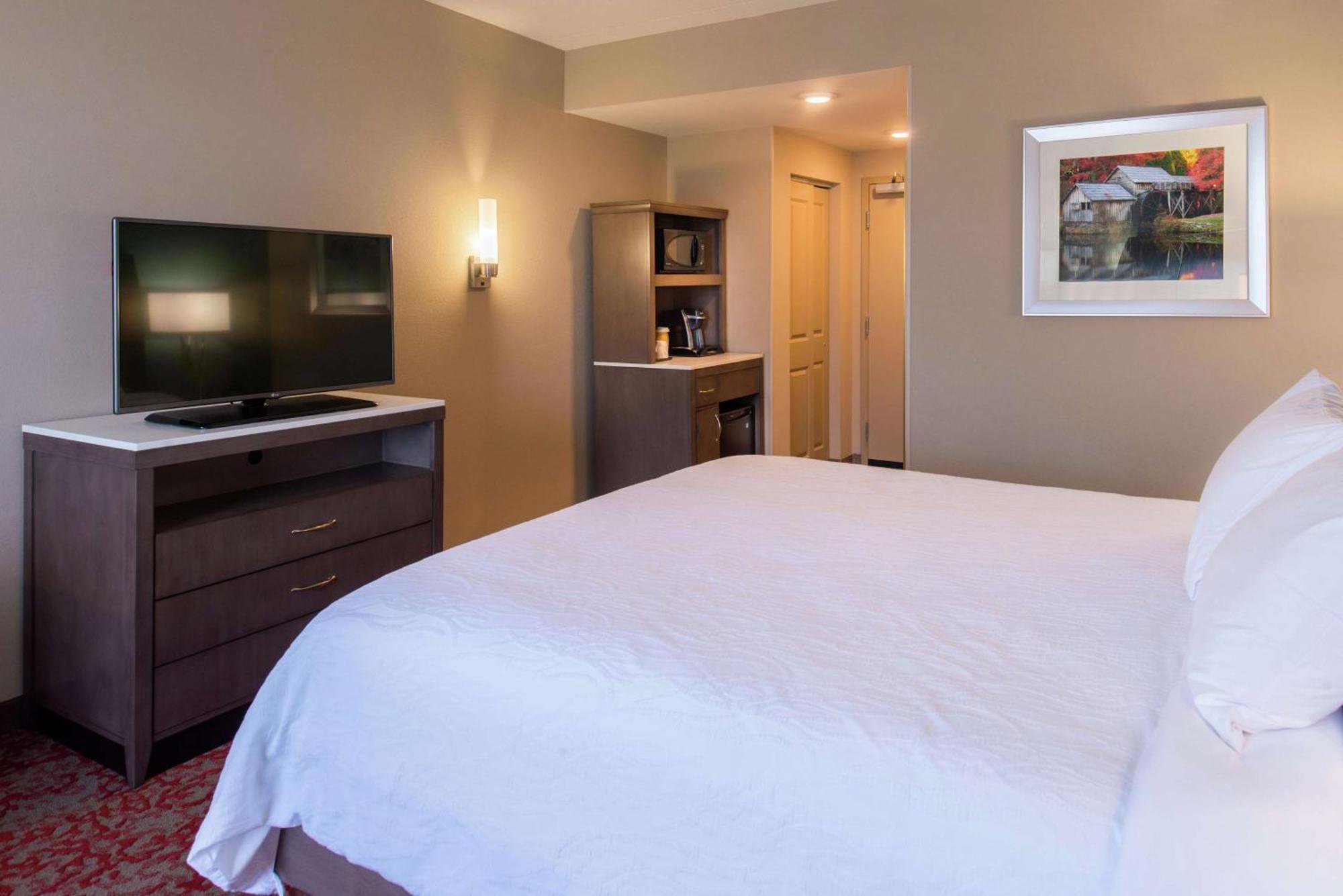 King Room with Roll-In Shower - Mobility/Hearing Accessible,1448934670:JPEG