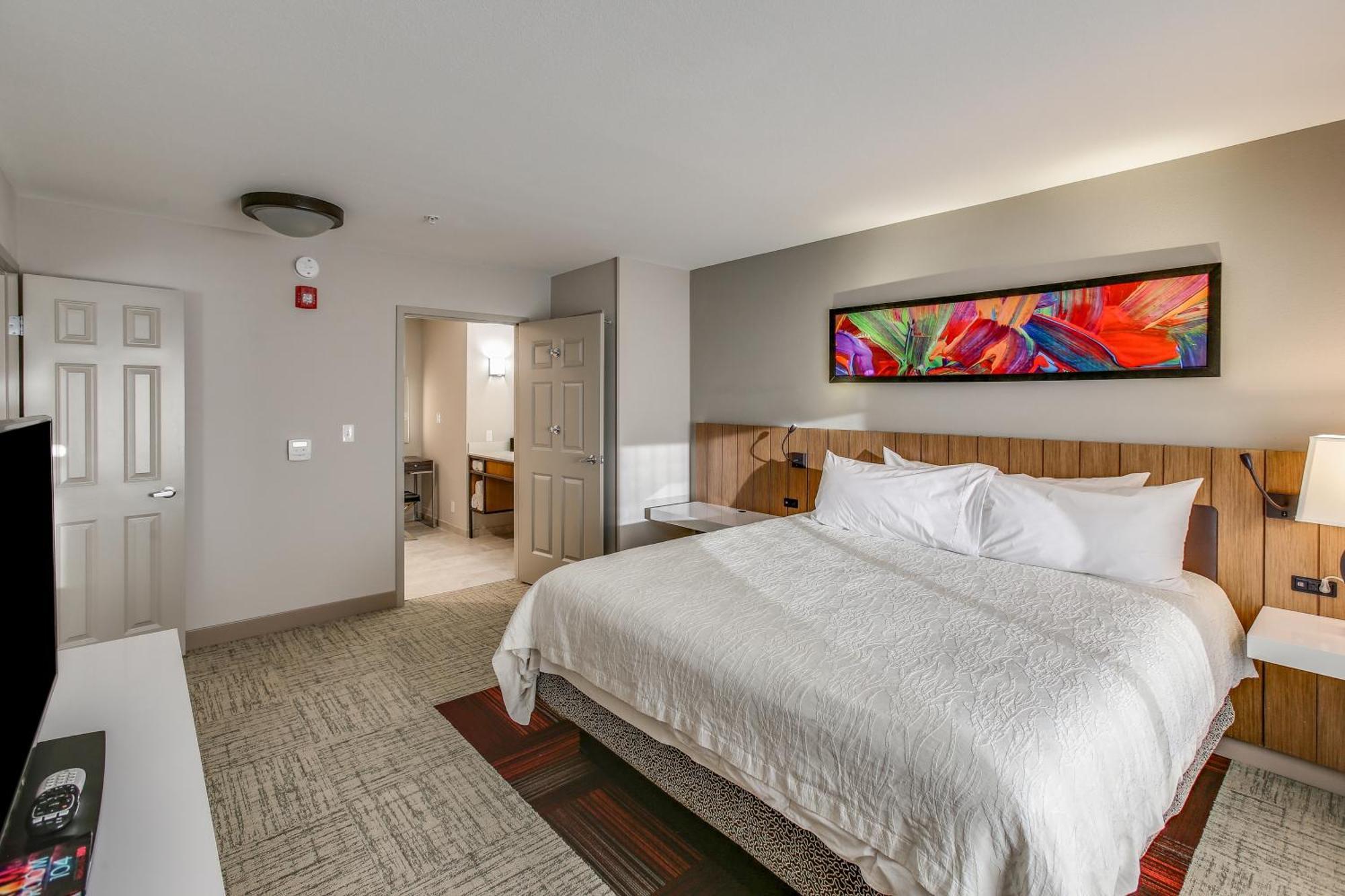 King Room with Transfer Shower - Mobility Access