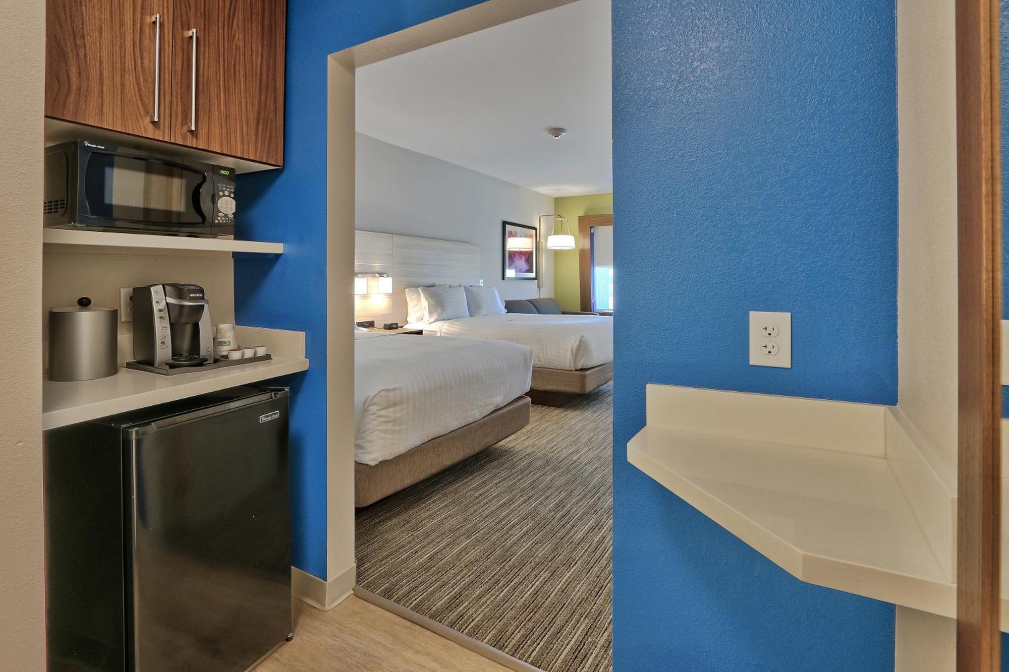 Suite Two Queen Beds,1284298258:JPEG