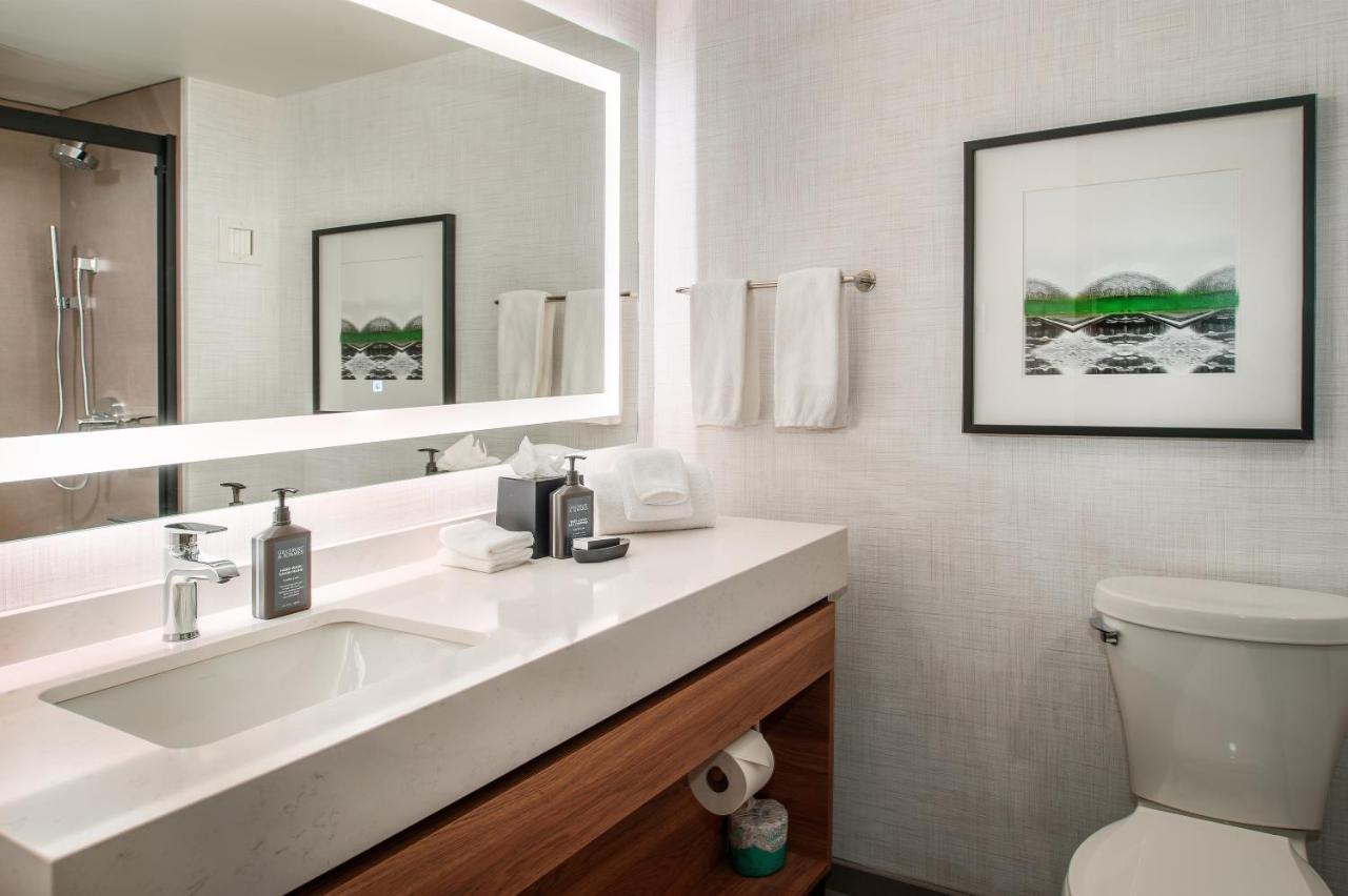 Club level, Guest room, 1 King,1498539493:JPEG