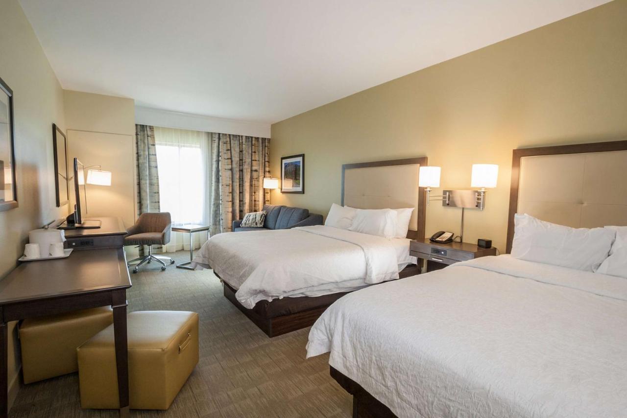 Queen Room with Two Queen Beds and Sofa Bed - Non-Smoking