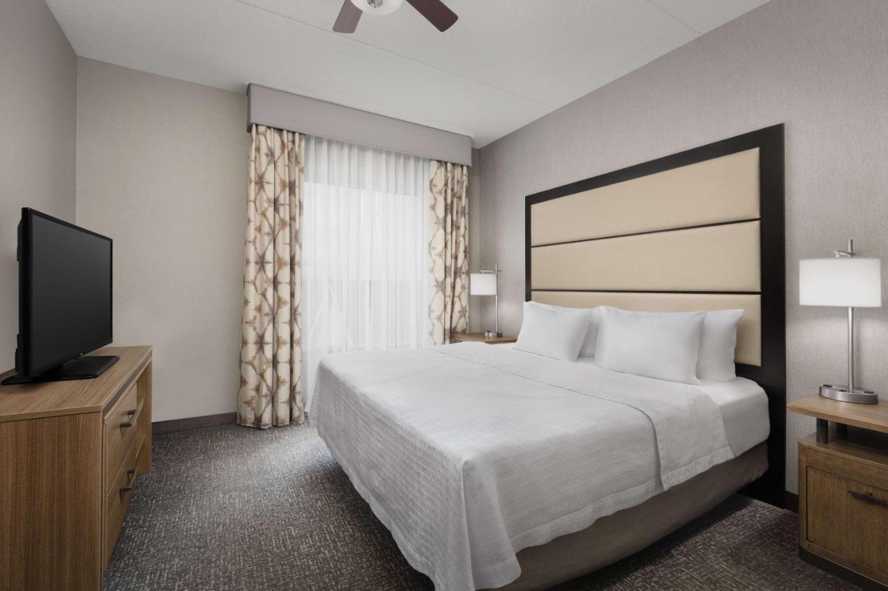 One-Bedroom Premium King Room