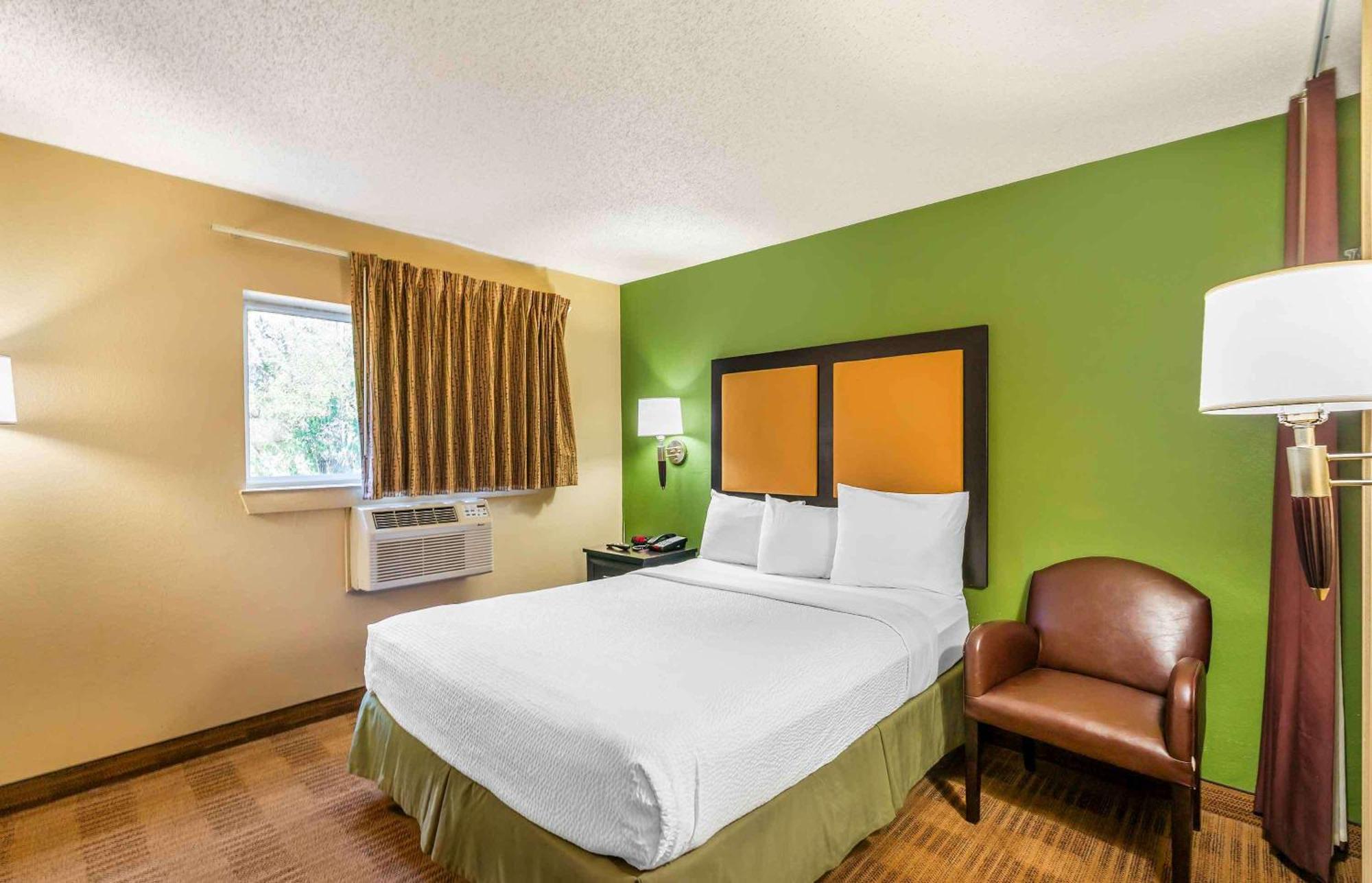 Queen Studio with One Queen Bed - Disability Access/Non-Smoking,1710016579:JPEG