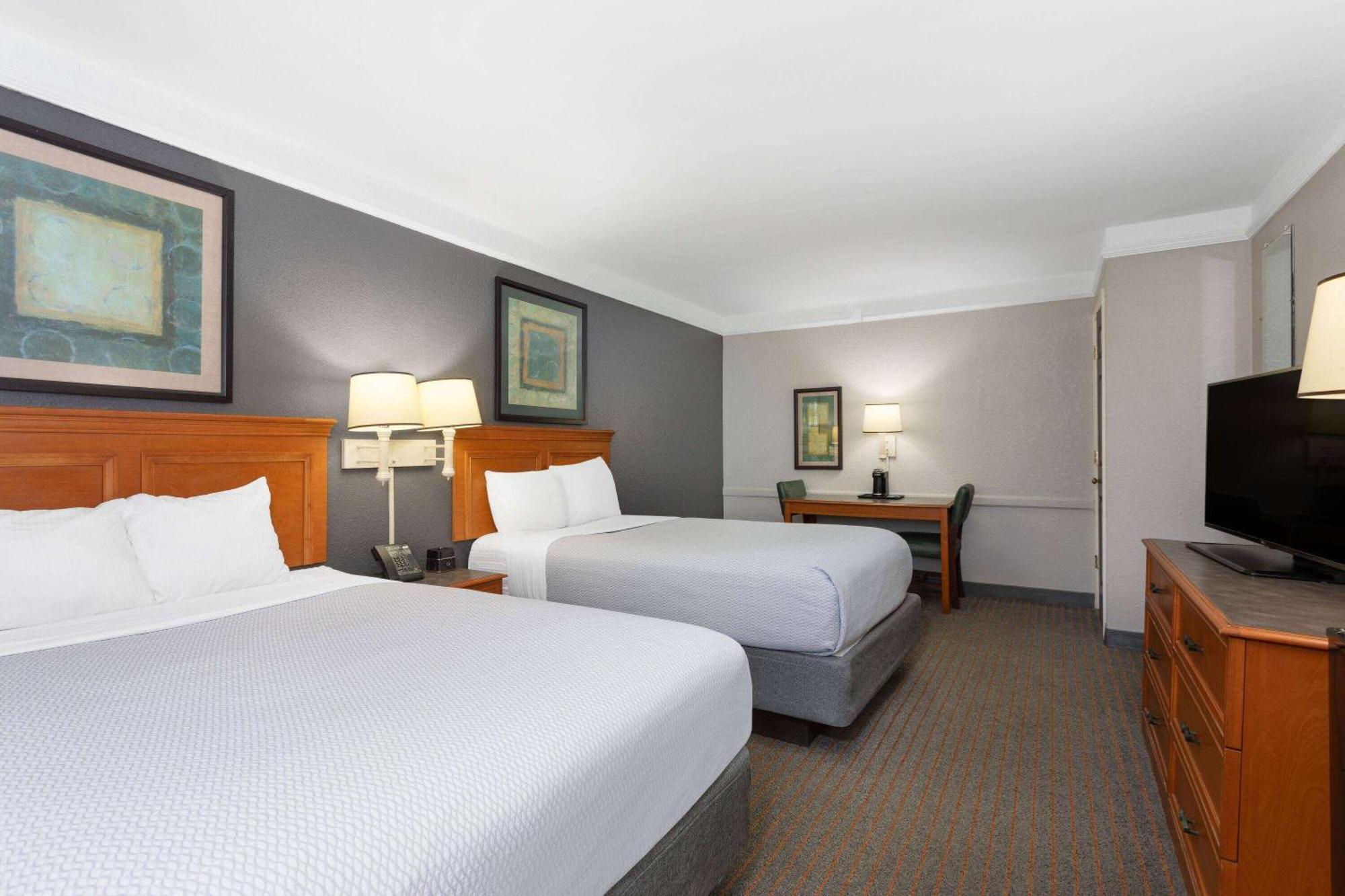 Double Room with Two Double Beds - Non-Smoking